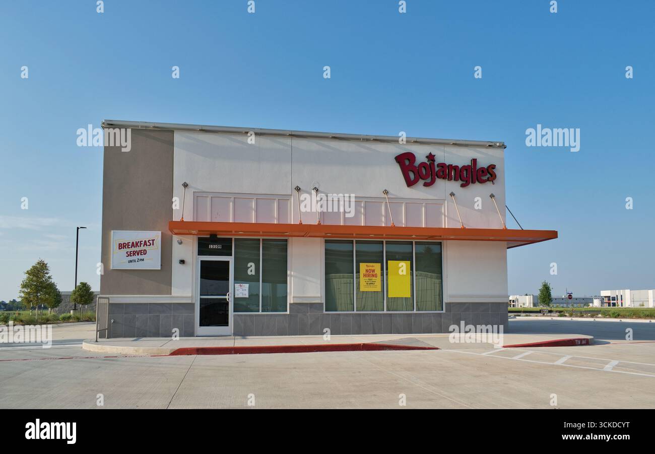 Tomball, Texas, USA 08-24-2025: Bojangles Fast Food Restaurant Diner Storefront Lage von außen. Stockfoto
