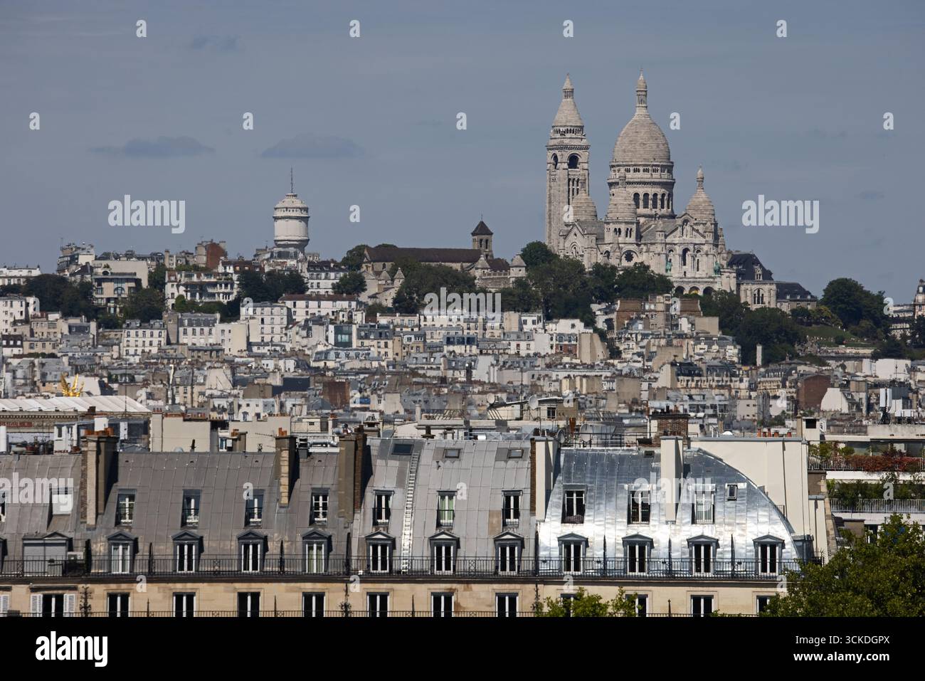 Basilique du Sacré-Cœur de Montmartre Paris Blick auf Frankreich vom Musée d'Orsay Stockfoto