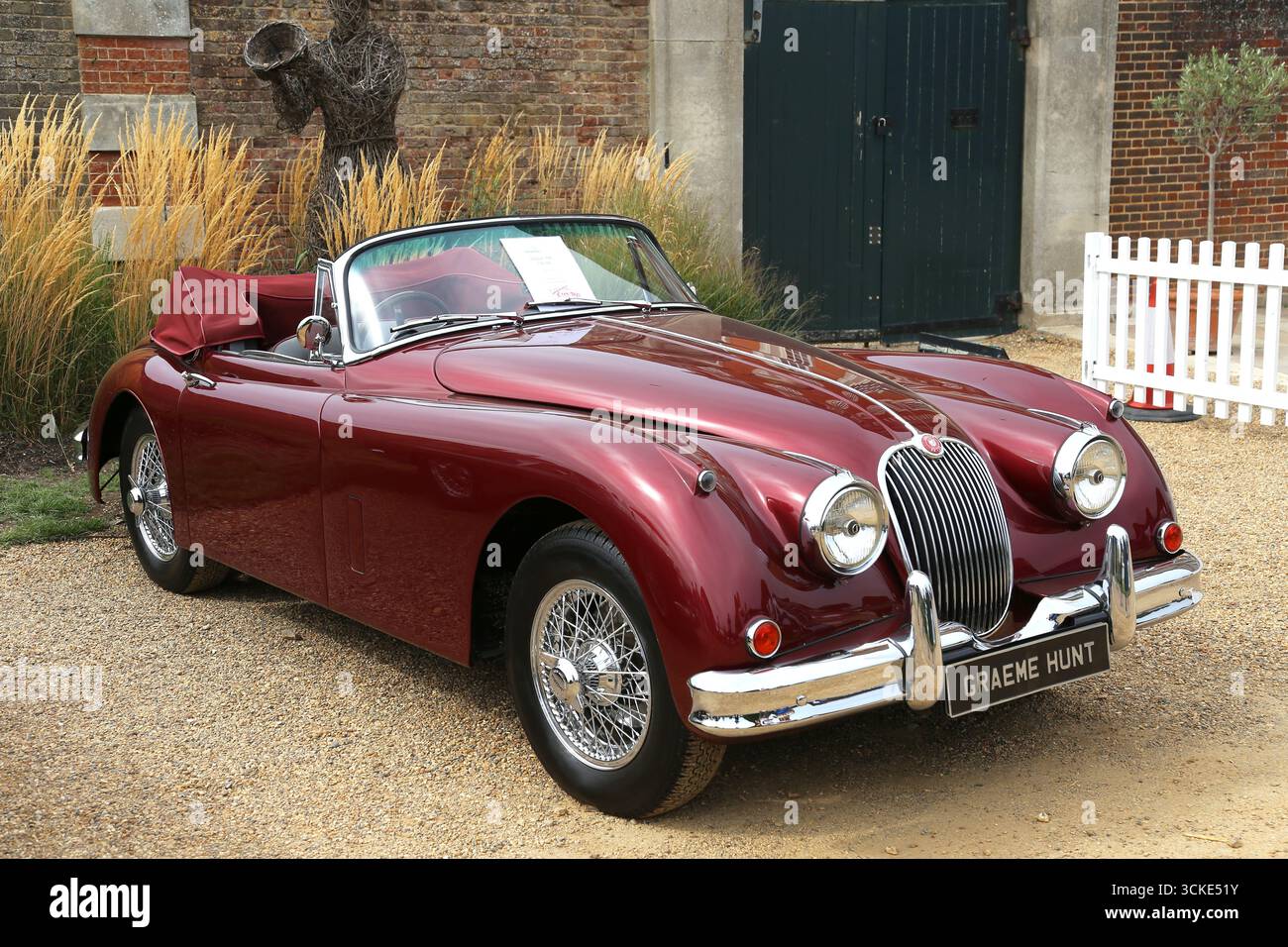 Jaguar XK150 S DHC (1957), Concours of Elegance 2025, Hampton Court Palace, London, Großbritannien, Europa Stockfoto