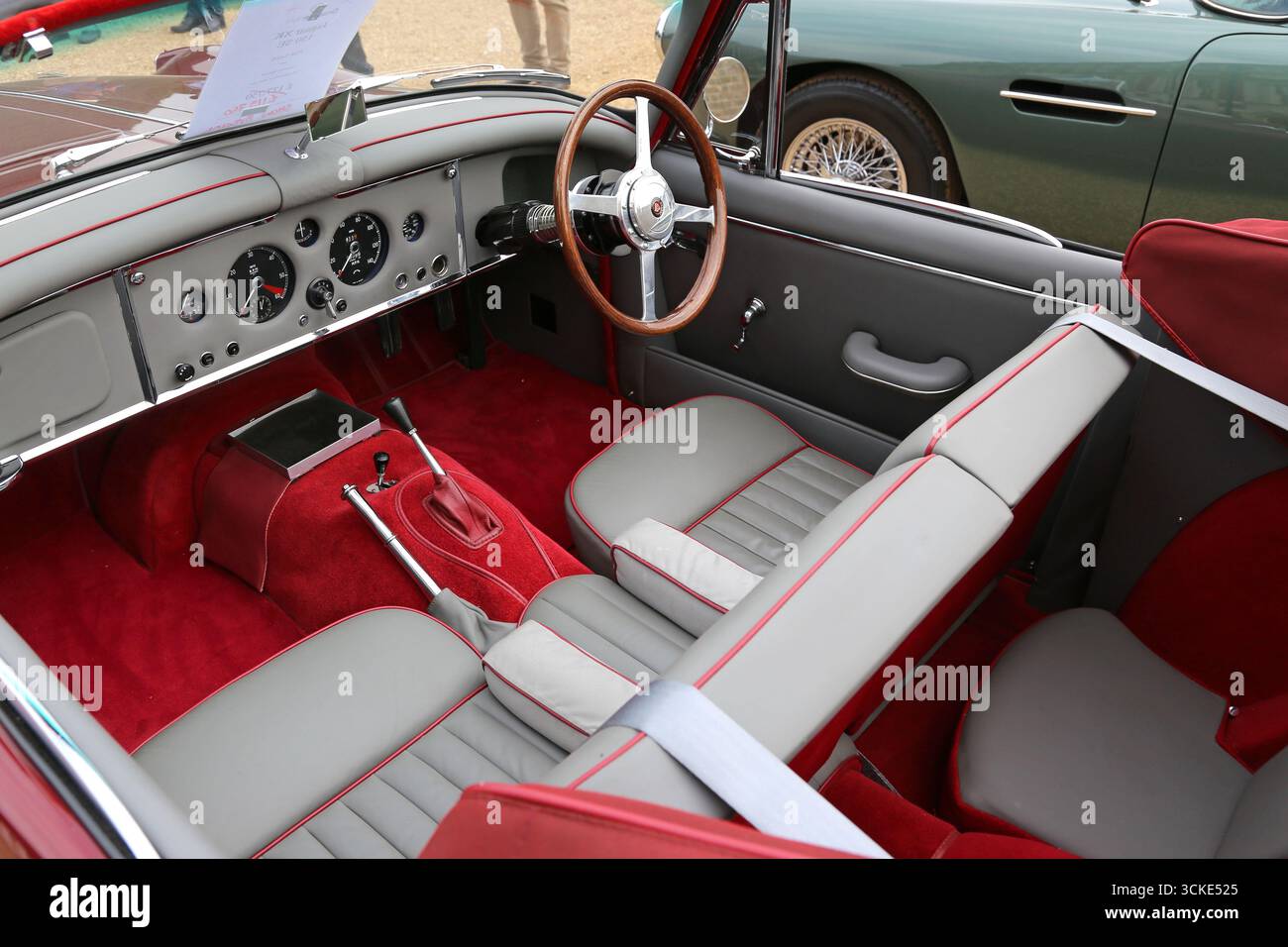 Jaguar XK150 S DHC (1957), Concours of Elegance 2025, Hampton Court Palace, London, Großbritannien, Europa Stockfoto