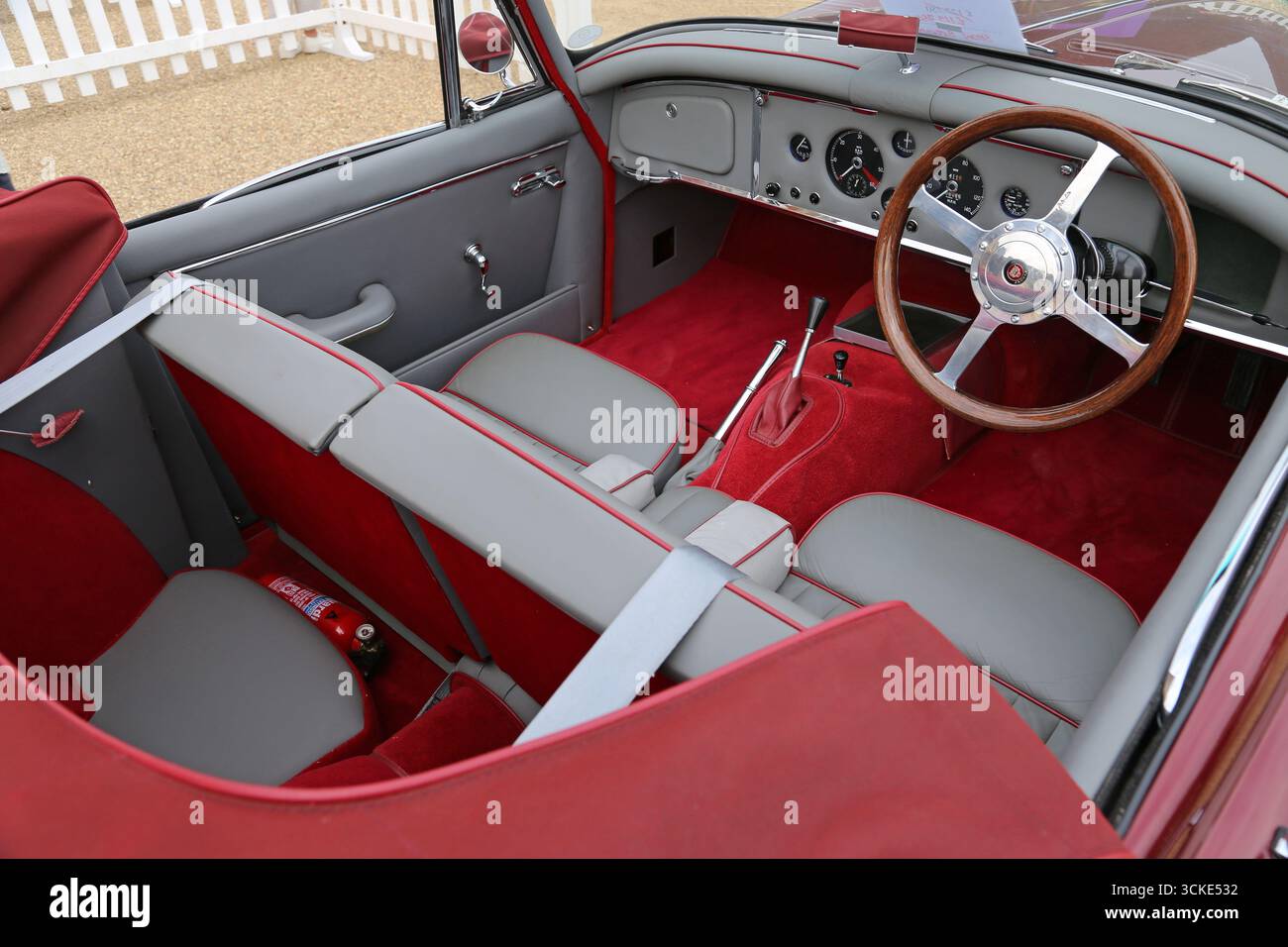 Jaguar XK150 S DHC (1957), Concours of Elegance 2025, Hampton Court Palace, London, Großbritannien, Europa Stockfoto