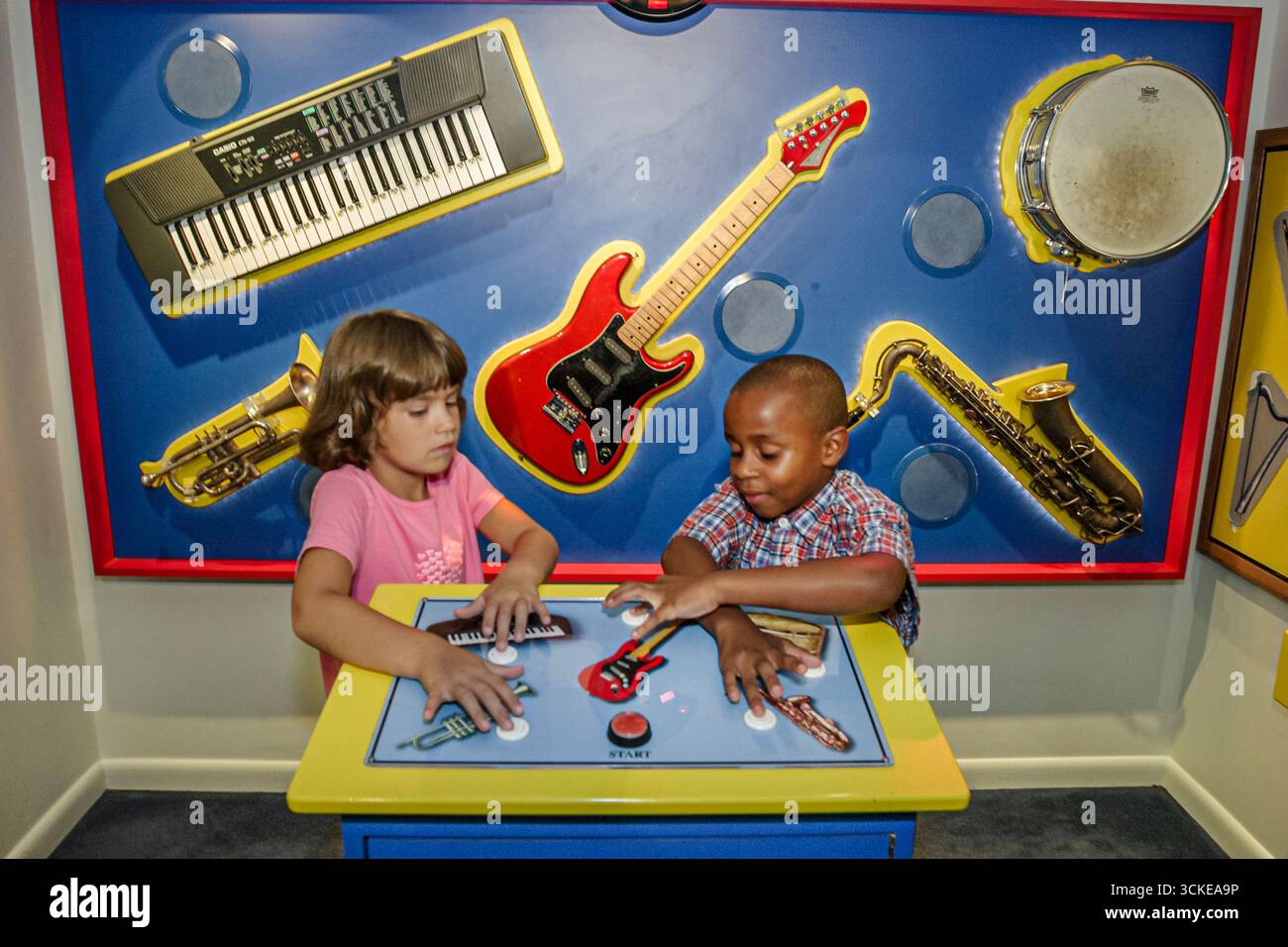 Huntsville Alabama, Sci-Quest Hands-on Science Center, innen schwarzes afrikanisches Mädchen Stockfoto