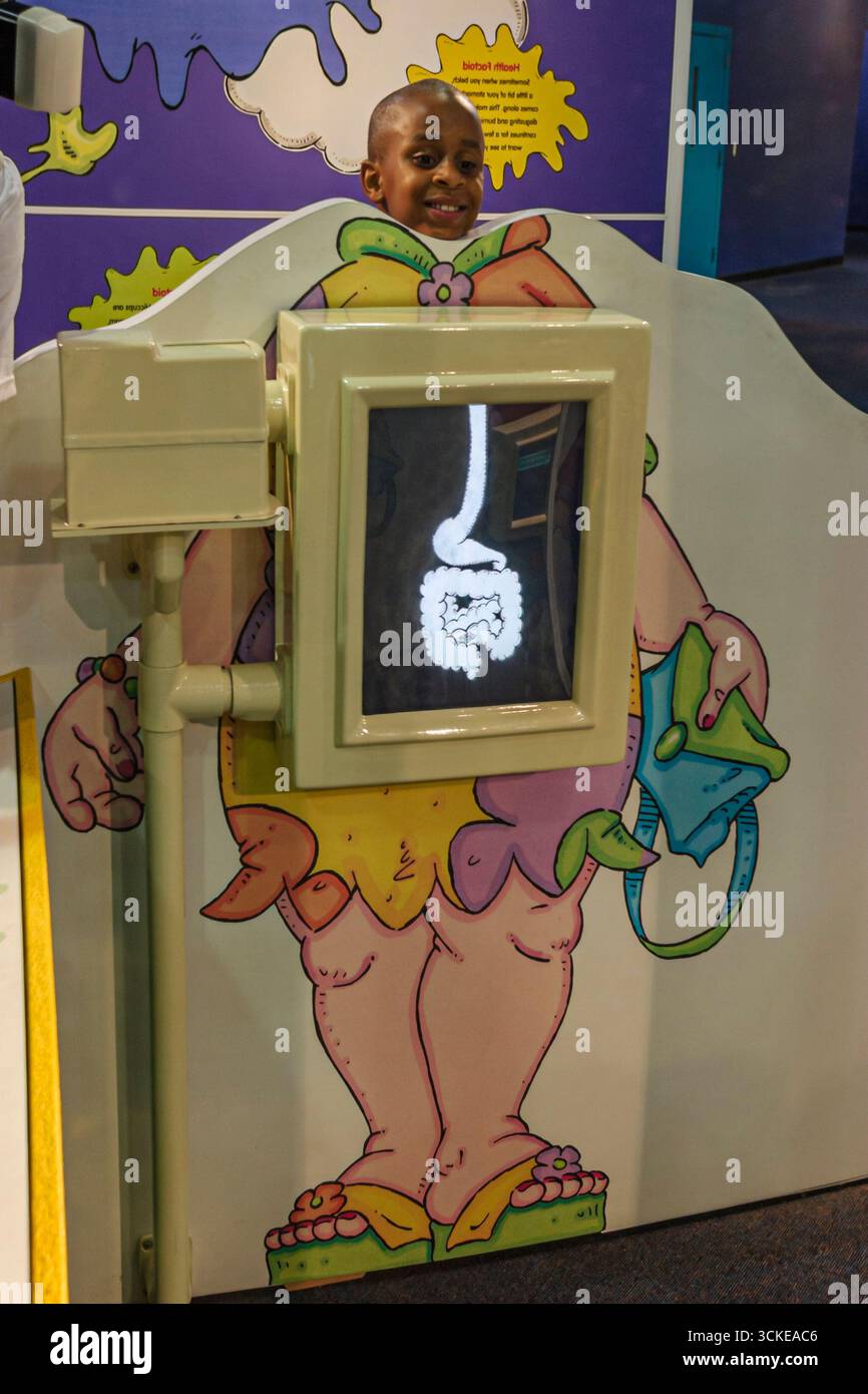 Huntsville Alabama, Sci-Quest Hands-on Science Center, innen Verdauungssystem Junge schwarz, Stockfoto