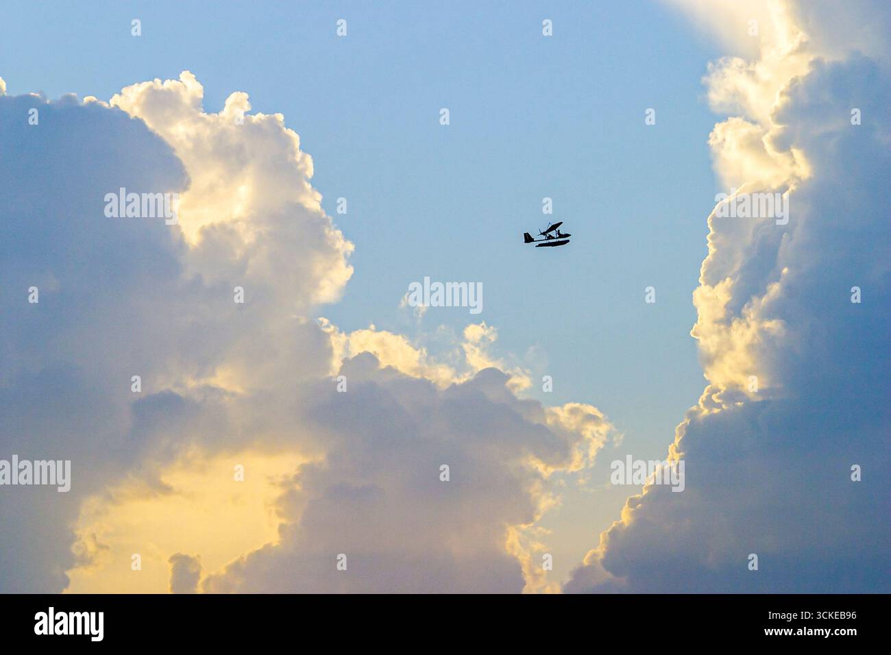 Miami Beach Florida, Wolken Himmel ultraleichter Flug, Stockfoto