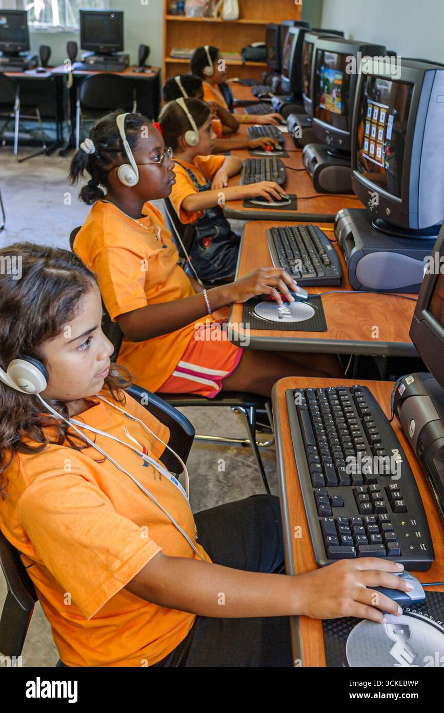 Miami Florida, Coconut Grove Shake A Leg Summer Day Camp Aktivitäten, Studenten Computer Unterricht Klassenzimmer lernen, Mädchen Mädchen weiblich, Hisp Stockfoto
