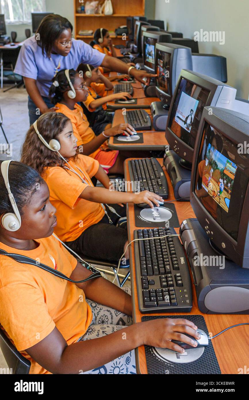 Miami Florida, Coconut Grove Shake A Leg Summer Day Camp Aktivitäten, Schüler Computer Unterricht Klassenzimmer lernen lernen Lehrer lehren, Junge b Stockfoto