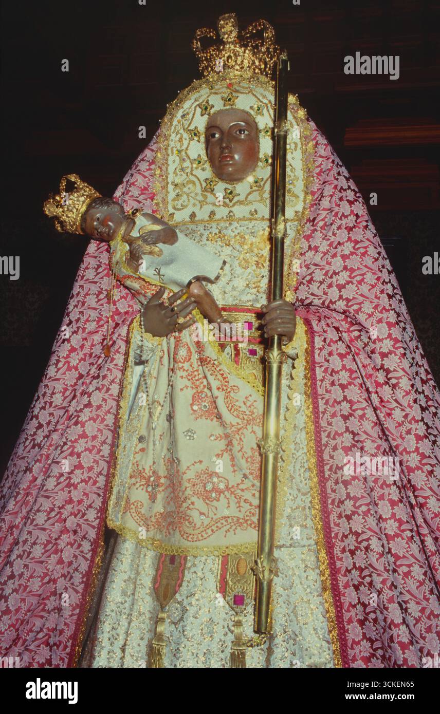 Kanarische Inseln. Teneriffa. Candelaria. Statue von Chaxiraxi („die Schwarze Madonna“) Stockfoto
