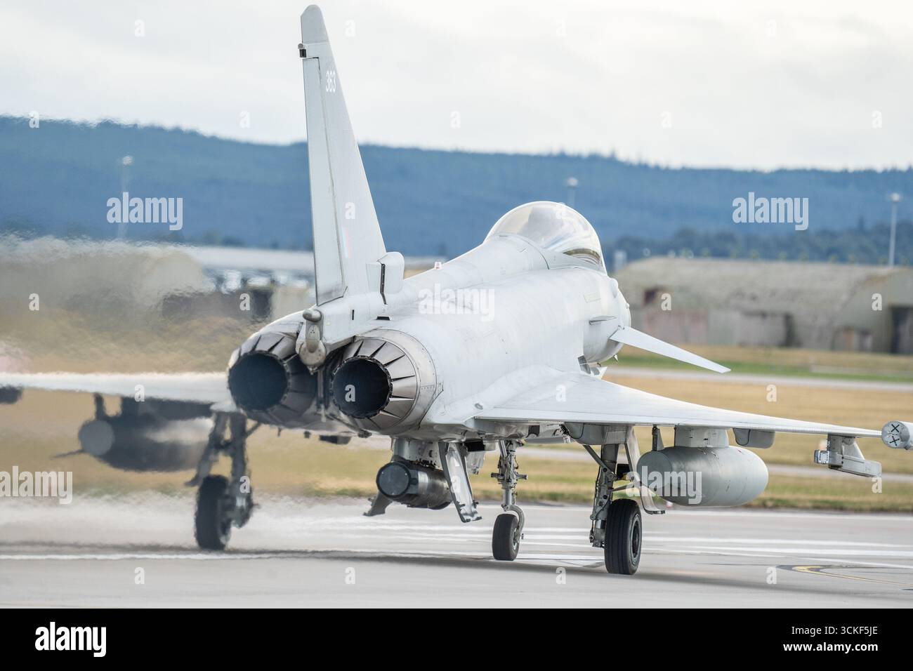 Lossiemouth, Moray, Großbritannien. September 2025. Taifun-Kampfflugzeuge starten im Rahmen geplanter Manöver auf der schottischen RAF Lossiemouth. Credit Ian Knight/Alamy Live News Stockfoto