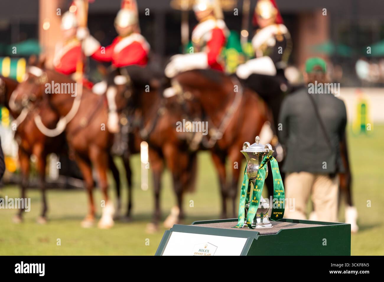 Die Trophäe Rolex Grand Slam of Show Jumping wird in den Spruce Meadows in Calgary, Alberta, Kanada, Nordamerika gezeigt. Stockfoto
