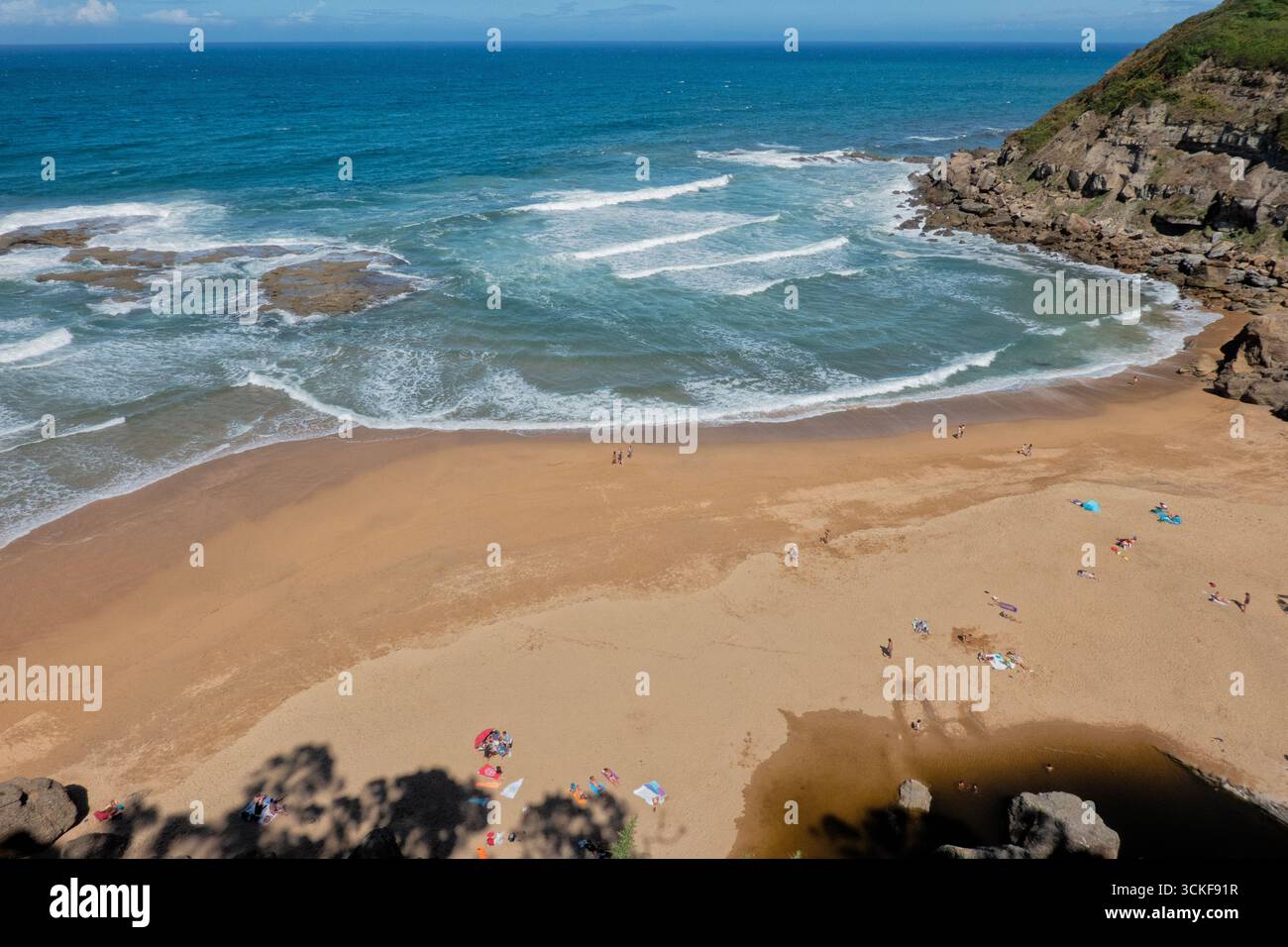 Wunderschöne Playa La Ñora in der Nähe von Gijon, Asturien, Spanien Stockfoto