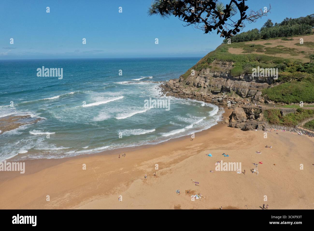 Wunderschöne Playa La Ñora in der Nähe von Gijon, Asturien, Spanien Stockfoto