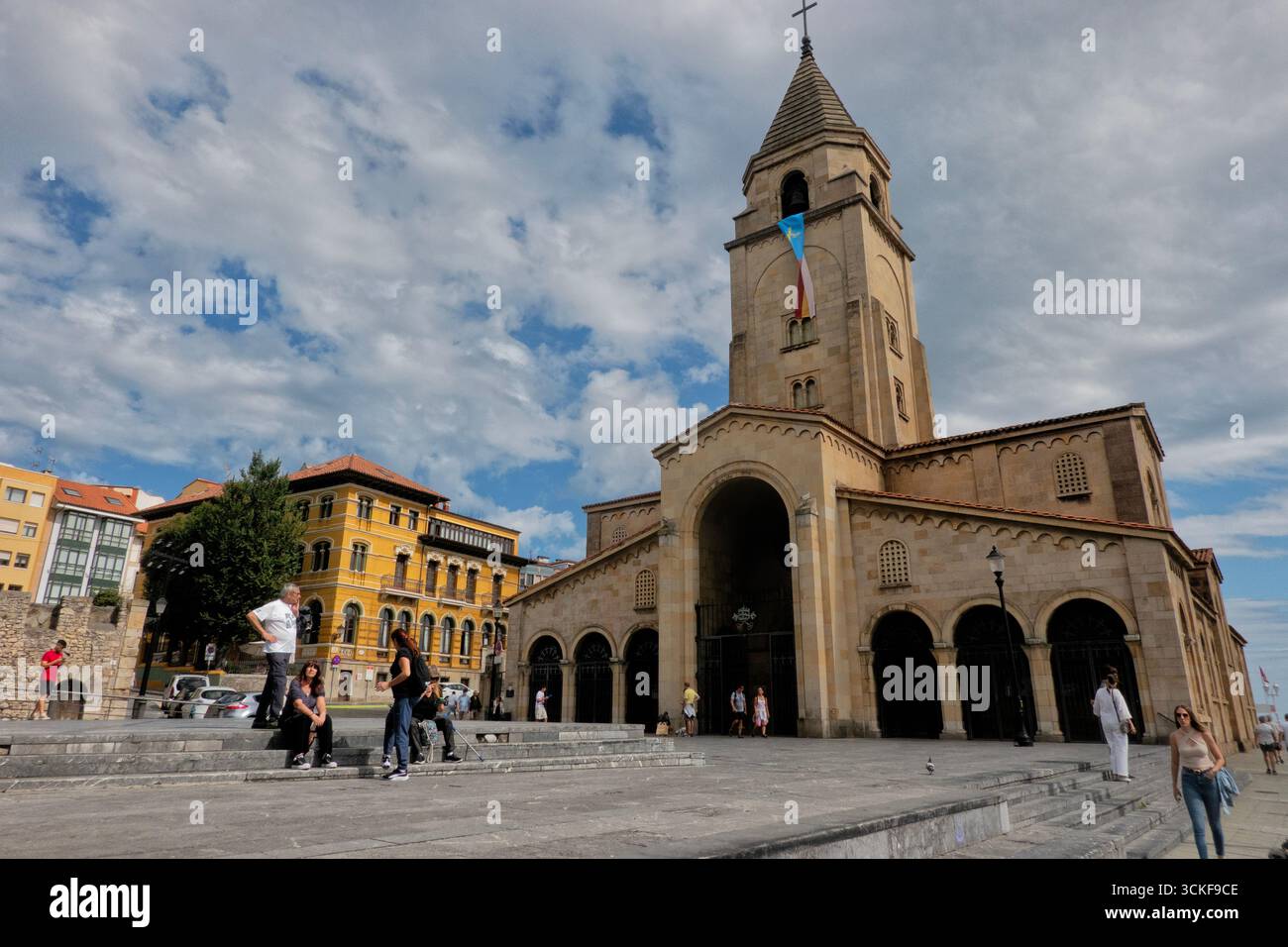 Die Parroquia San Pedro (St. Peters Kirche) in Gijon, Asturien, Spanien Stockfoto