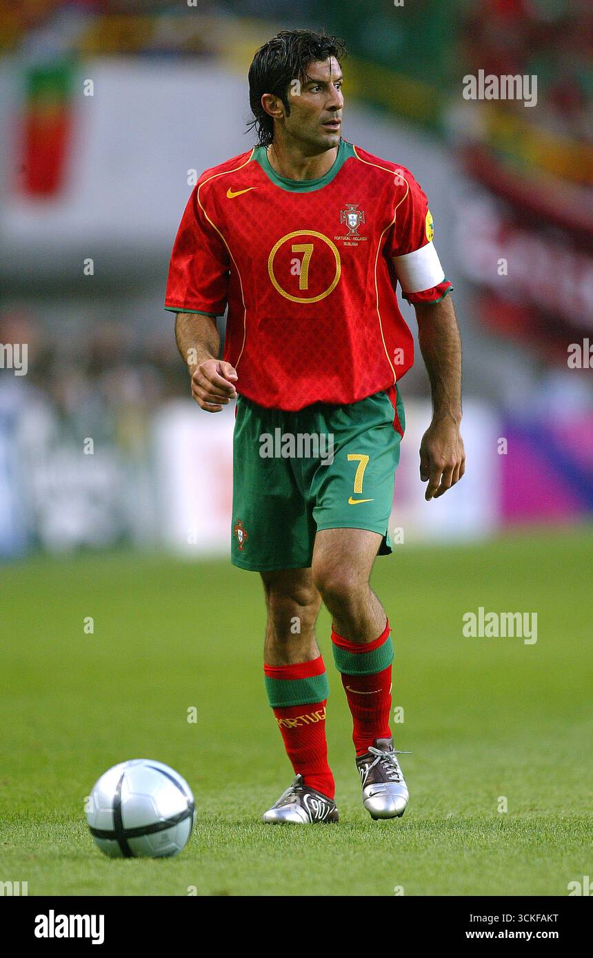 LISBOA, PORTUGAL - JUNI 30: Halbfinalspiel der UEFA Euro 2004 zwischen Portugal und den Niederlanden am 30. Juni 2004 im Estadio Jose Alvalade in Lisboa, P Stockfoto