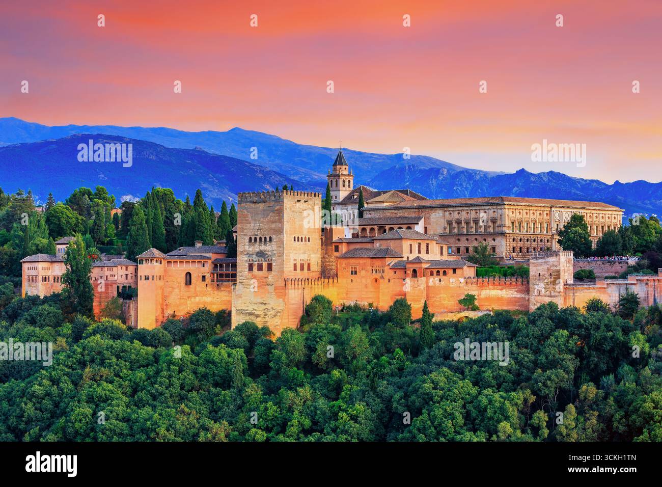 Alhambra von Granada, Spanien. Alhambra-Festung bei Sonnenuntergang. Stockfoto