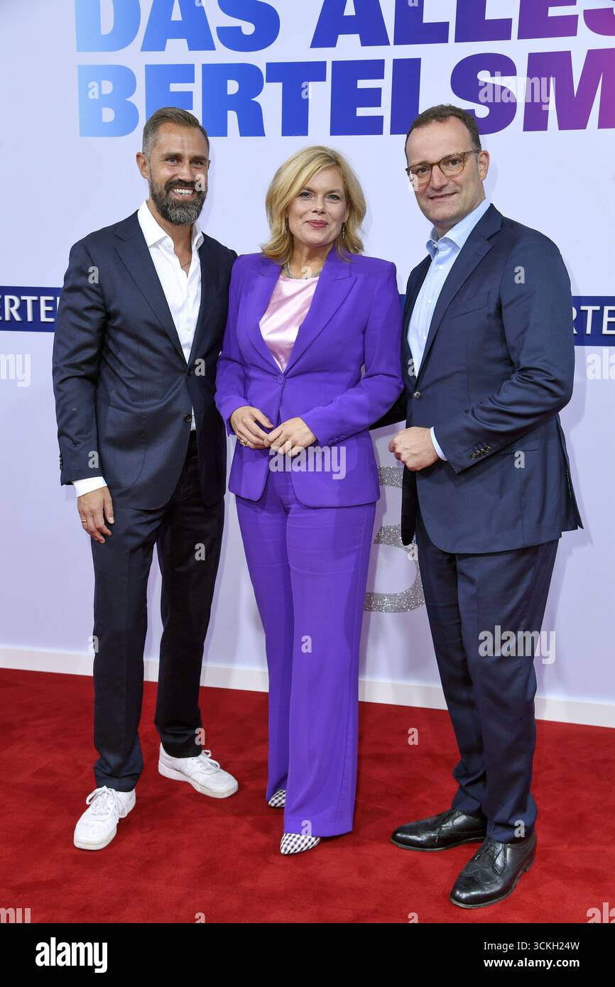 Daniel Funke, Julia Klöckner und Jens Spahn bei der BERTELSMANN Sommerparty in Berlin am 11.09.2025 *** Daniel Funke, Julia Klöckner und Jens Spahn bei der BERTELSMANN Sommerparty in Berlin am 11 09 2025 Stockfoto