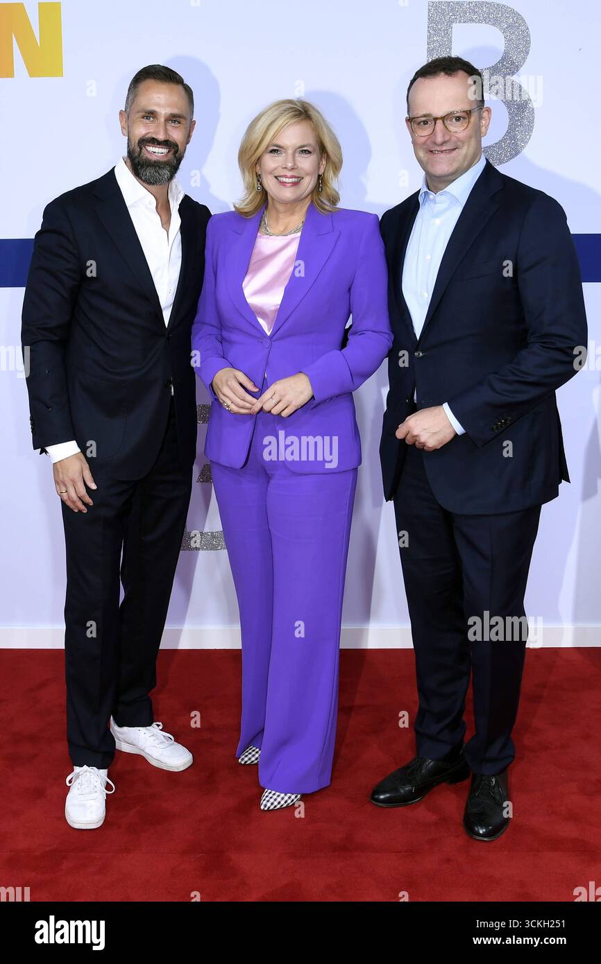 Daniel Funke, Julia Klöckner und Jens Spahn bei der BERTELSMANN Sommerparty in Berlin am 11.09.2025 *** Daniel Funke, Julia Klöckner und Jens Spahn bei der BERTELSMANN Sommerparty in Berlin am 11 09 2025 Stockfoto
