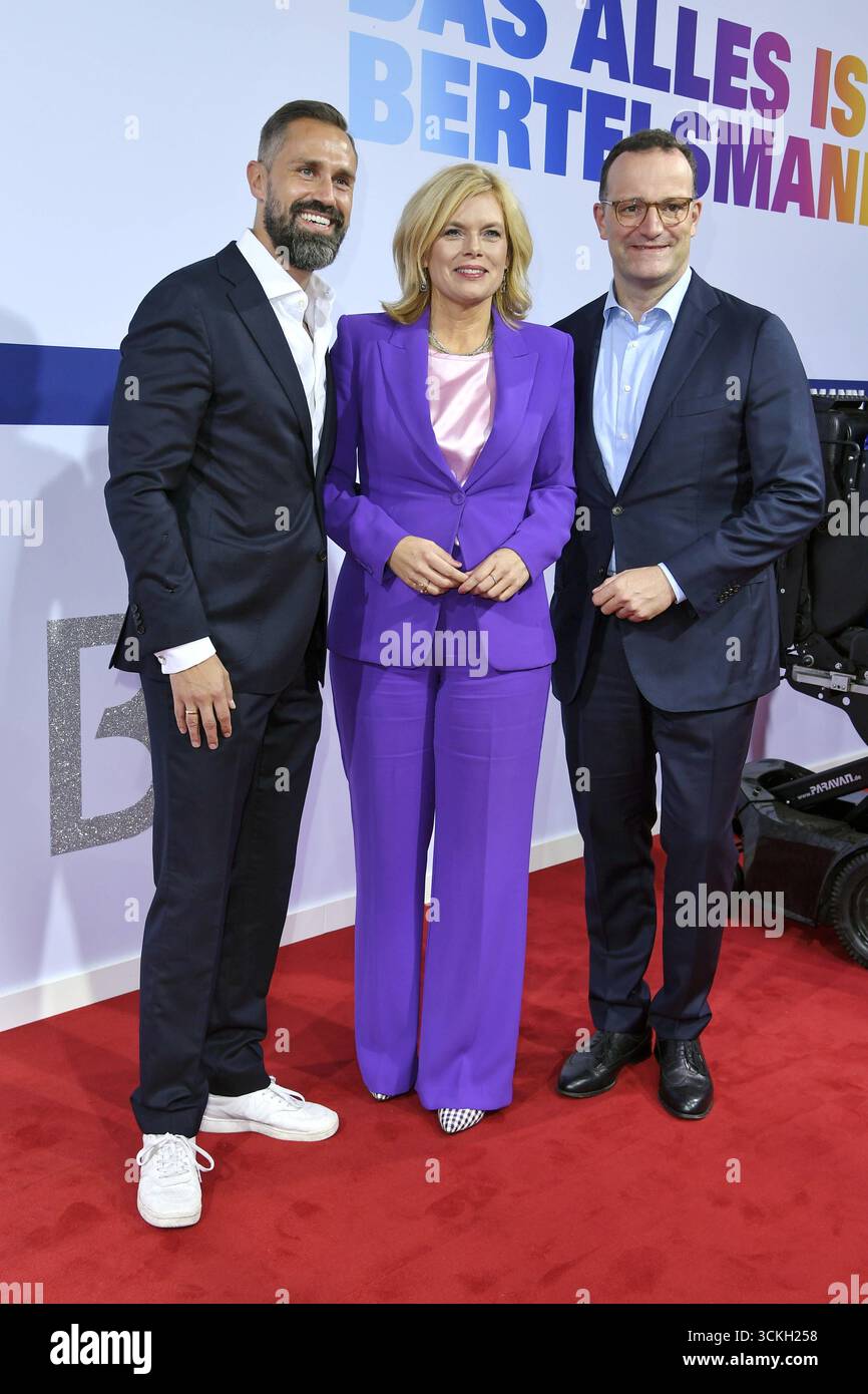 Daniel Funke, Julia Klöckner und Jens Spahn bei der BERTELSMANN Sommerparty in Berlin am 11.09.2025 *** Daniel Funke, Julia Klöckner und Jens Spahn bei der BERTELSMANN Sommerparty in Berlin am 11 09 2025 Stockfoto