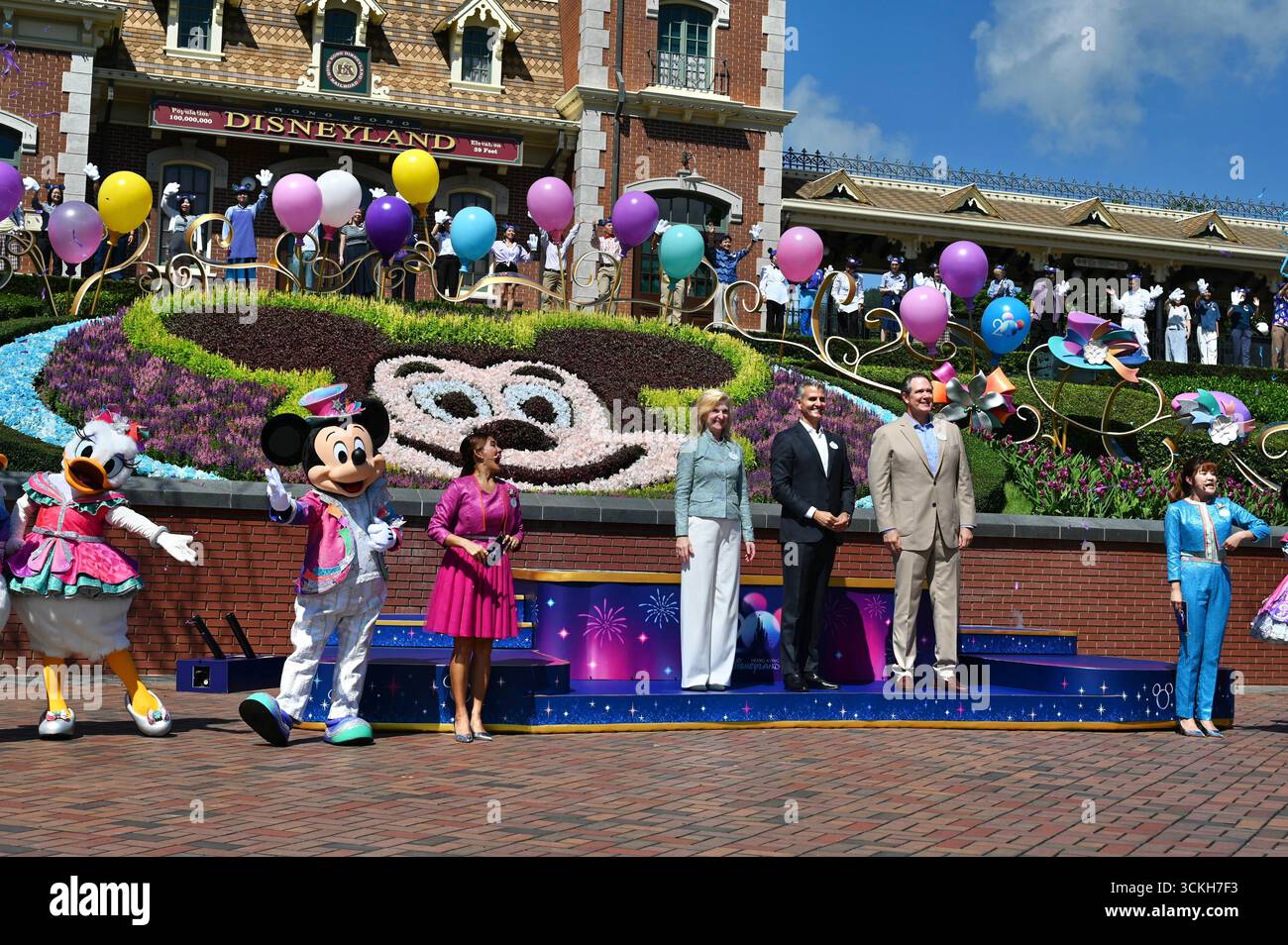 Disneyland Disneyland 20-jähriges Jubiläum Veranstaltungen Disneyland Jill Estorino, Josh D Amaro und Michael Moriarty in Hong Kong Disneyland am 12. September 2025 in Hong Kong. Hong Kong Disneyland veranstaltet heute eine Veranstaltung zum 20. Jahrestag der Eröffnung. Foto von Kobe Li/Nexpher Images Stockfoto