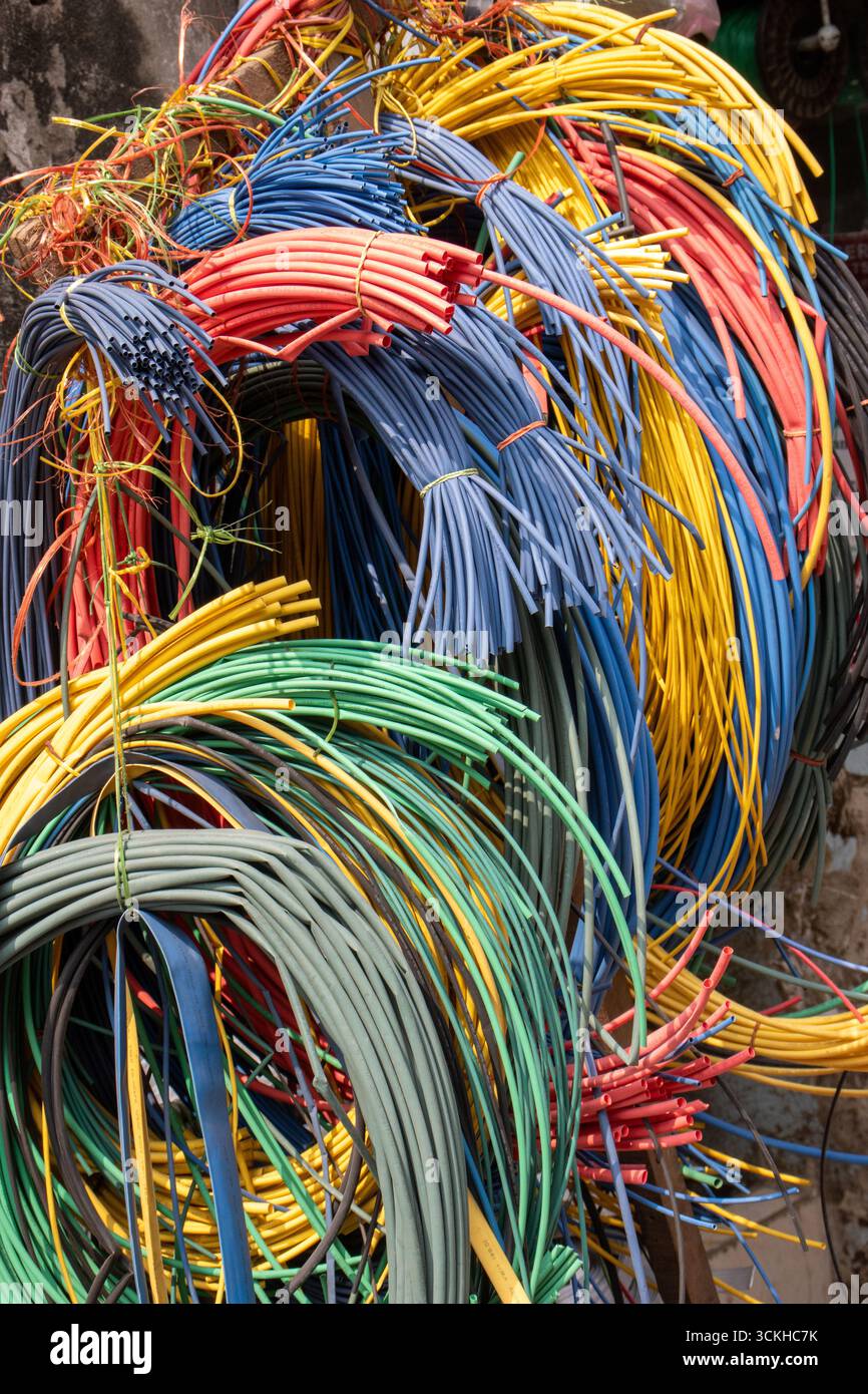 Traditioneller Marktstand auf der schmutzigen Straße in Kalkutta, Westbengalen, Indien Stockfoto
