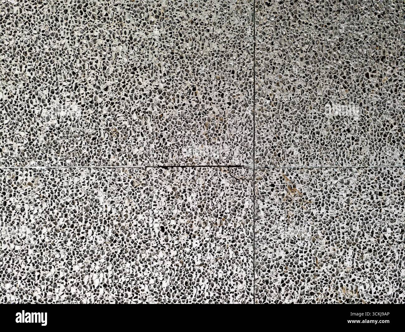 Nahaufnahme rauer Betonwände mit freiliegender Zuschlagsteinstruktur. Hochwertige Fotos Stockfoto