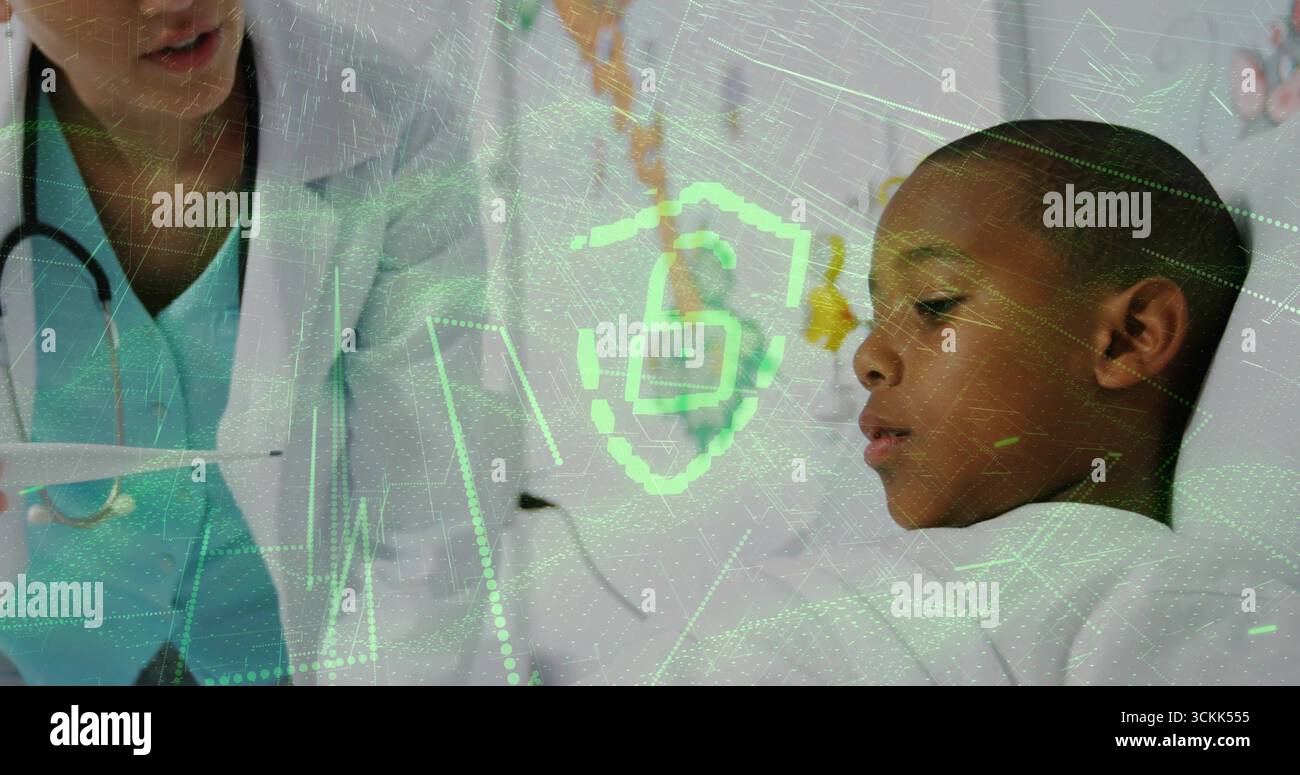 Doktor in Schutteln überprüft Akte neben Kind unter Decke im Krankenhausbett, mit Überlagerung Stockfoto