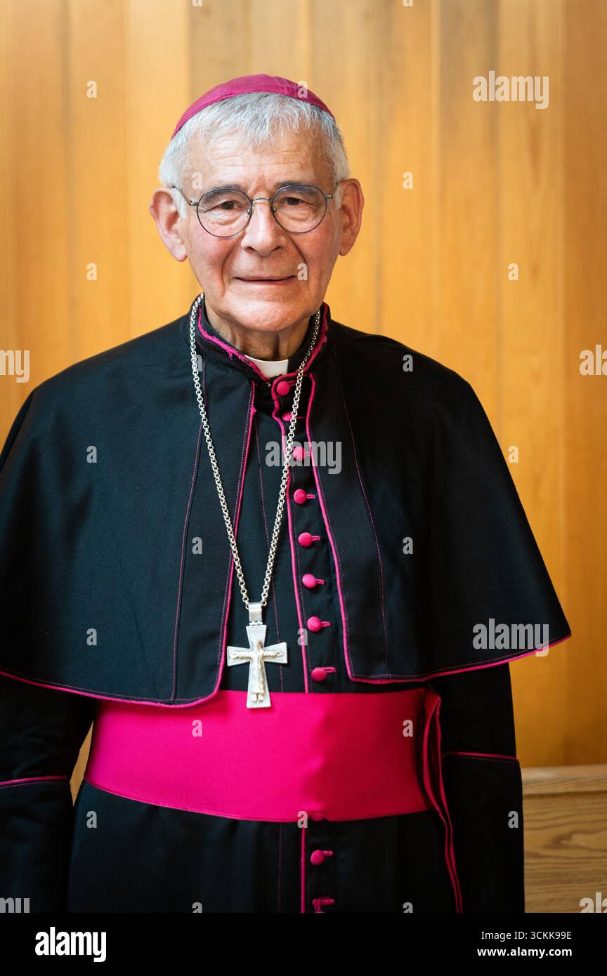 Ars sur Formans, Ain, Frankreich, Mai 31 2025: Porträt des Bischofs Pascal Roland. Nach der Ernennung zum Bischof von Moulins durch Papst Johannes Paul II. Im Januar Stockfoto