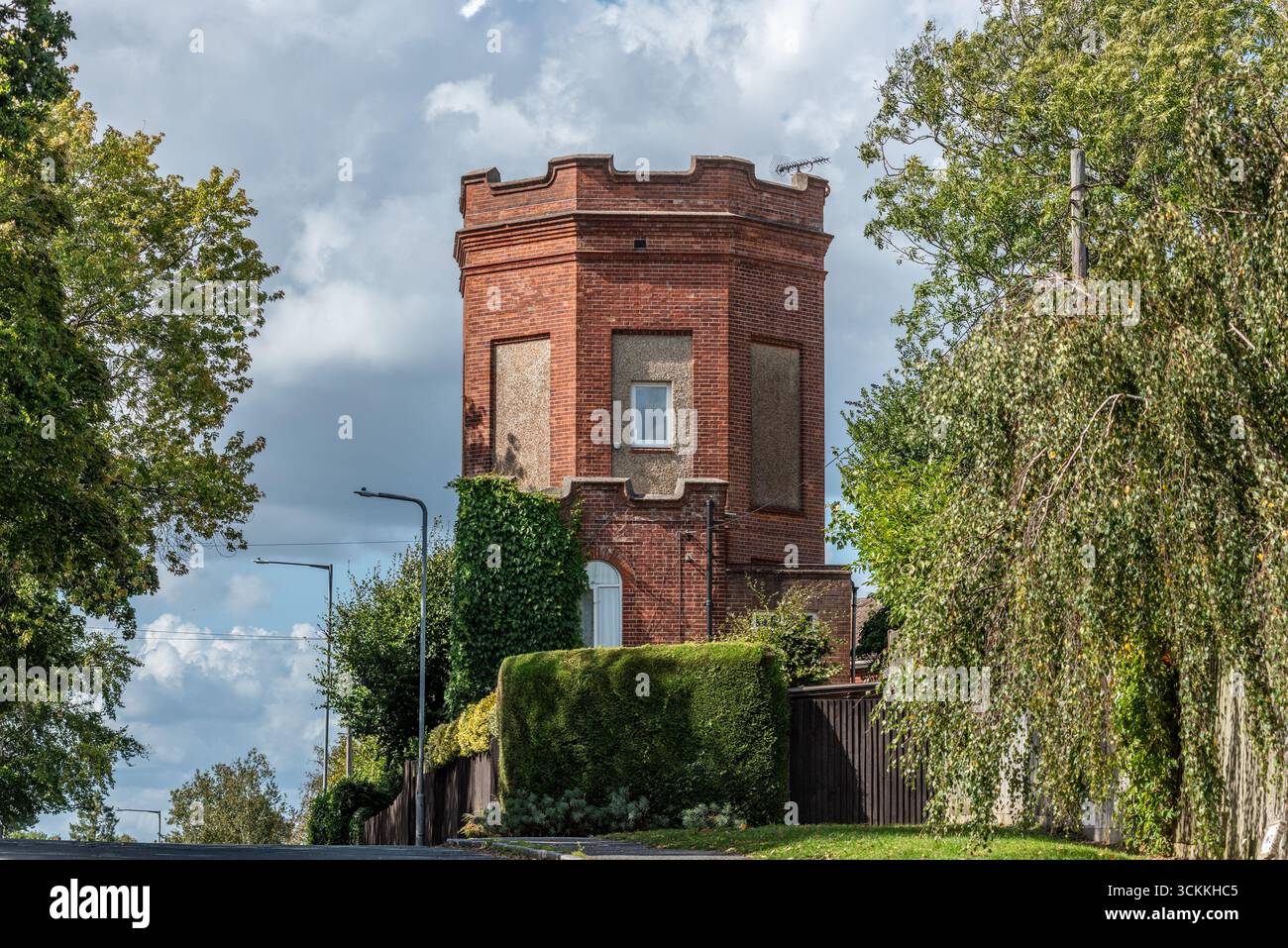 Uckfield, 8. September 2025: Der Wasserturm in der Browns Lane Stockfoto