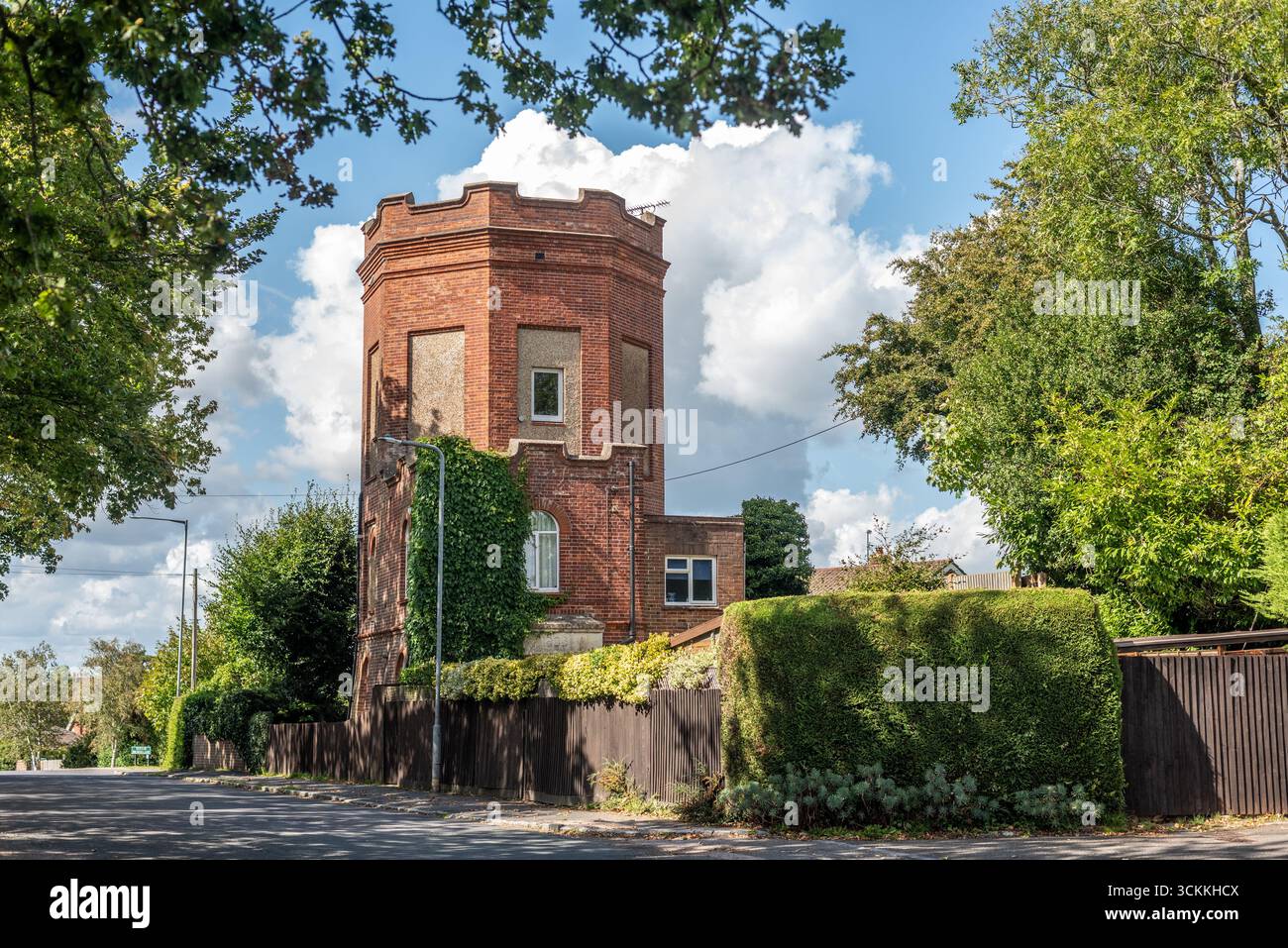 Uckfield, 8. September 2025: Der Wasserturm in der Browns Lane Stockfoto