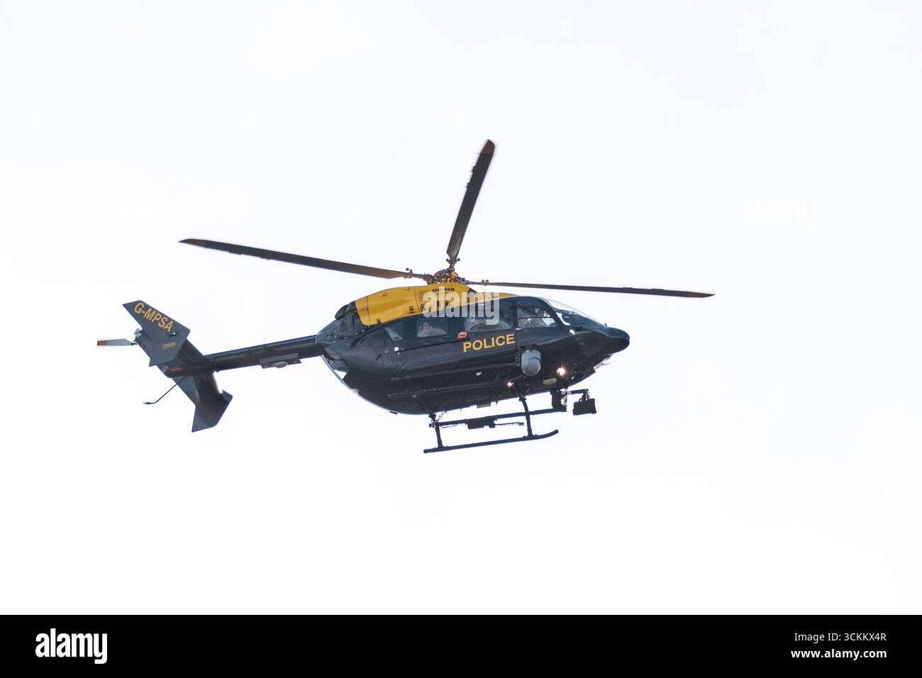 Windsor, Großbritannien. September 2025. Der G-MPSA Airbus H145 Hubschrauber, der vom National Police Air Service/Metropolitan Police betrieben wird, ist in der Nähe von Windsor Castle vor dem zweiten Staatsbesuch von US-Präsident Donald Trump und First Lady Melania Trump in Großbritannien abgebildet. Der US-Präsident und seine Frau werden ab dem 17. September als Gäste von König Karl III. Und Königin Camilla in Windsor Castle übernachten. Quelle: Mark Kerrison/Alamy Live News Stockfoto