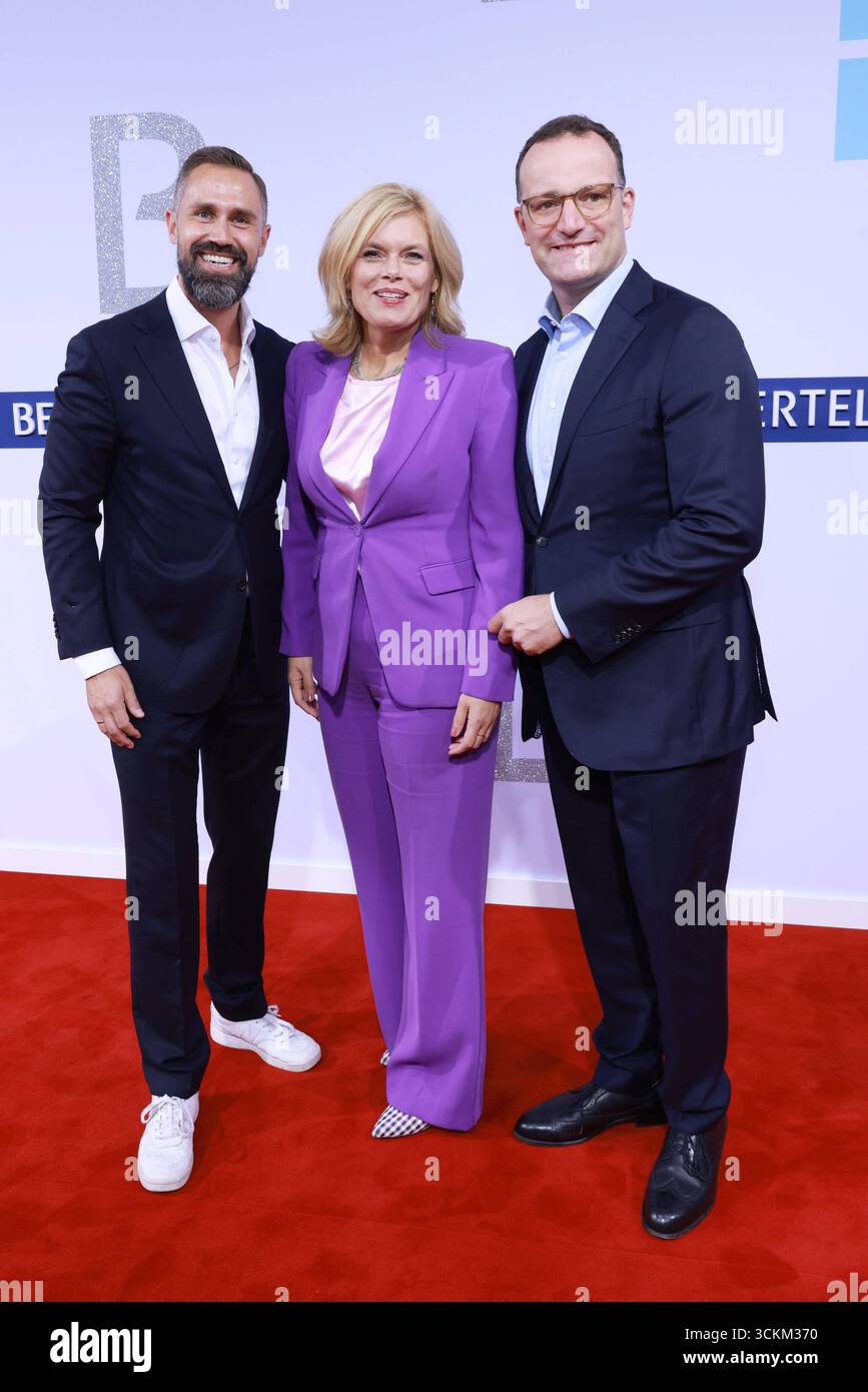 11.09.2025, Daniel Funke, Bundestagspräsidentin Julia Klöckner und Jens Spahn zur Bertelsmann Party 2025, Bertelsmannrepräsentanz unter den Linden Berlin *** 11 09 2025, Daniel Funke, Bundestagspräsidentin Julia Klöckner und Jens Spahn bei der Bertelsmann Party 2025, Bertelsmann Repräsentanz unter den Linden Berlin, Berlin Stockfoto