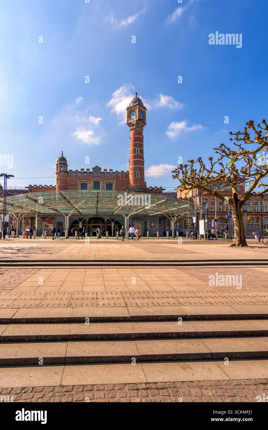 Außenansicht des Hauptbahnhofs Gent Sint Pieters in Gent, Belgien Stockfoto