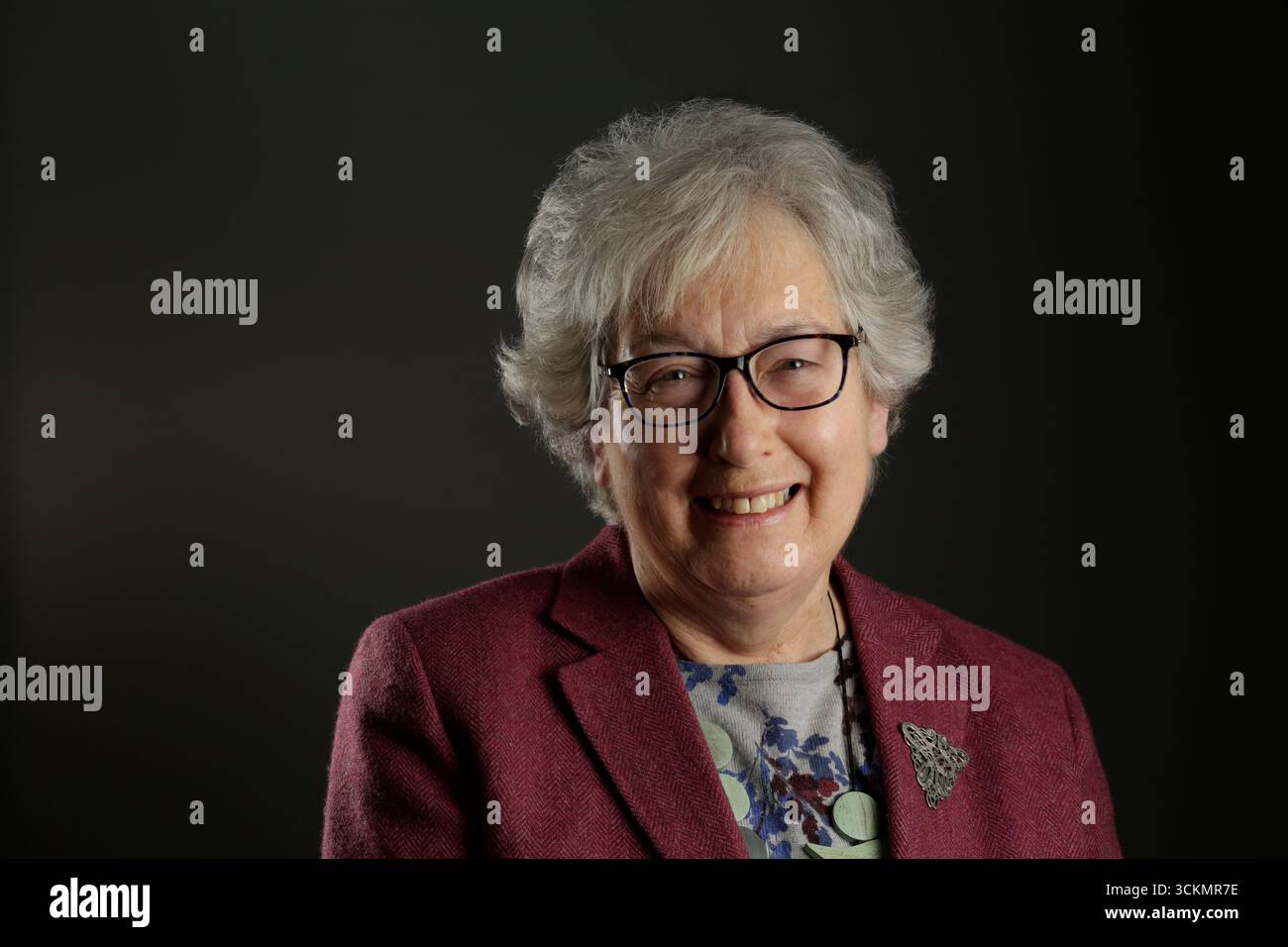 Studio Headshot Porträt von Margaret Cuthbert, Wirtschaftswissenschaftlerin Stockfoto