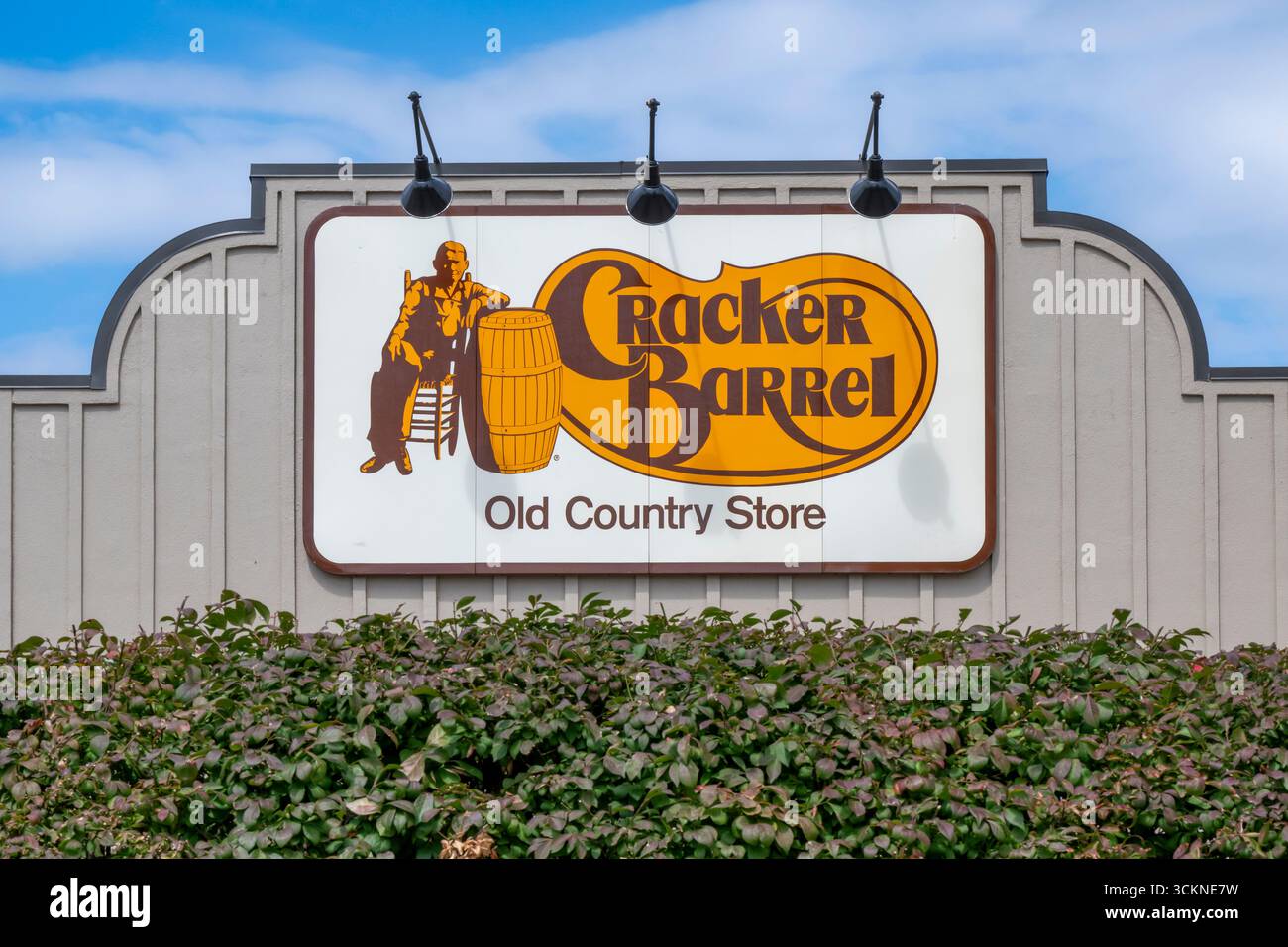 Olathe, Kansas. Cracker Barrel Old Country Store mit seiner gutbürgerlichen Country-Küche ist ein Kettenrestaurant, das amerikanische Gerichte serviert und auch eine hat Stockfoto