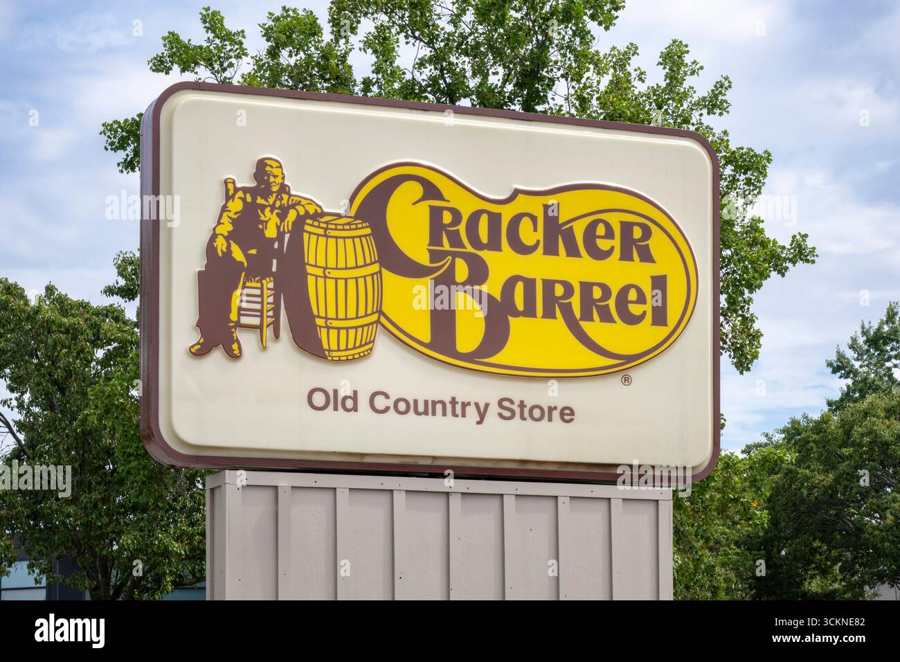 Olathe, Kansas. Cracker Barrel Old Country Store mit seiner gutbürgerlichen Country-Küche ist ein Kettenrestaurant, das amerikanische Gerichte serviert und auch eine hat Stockfoto