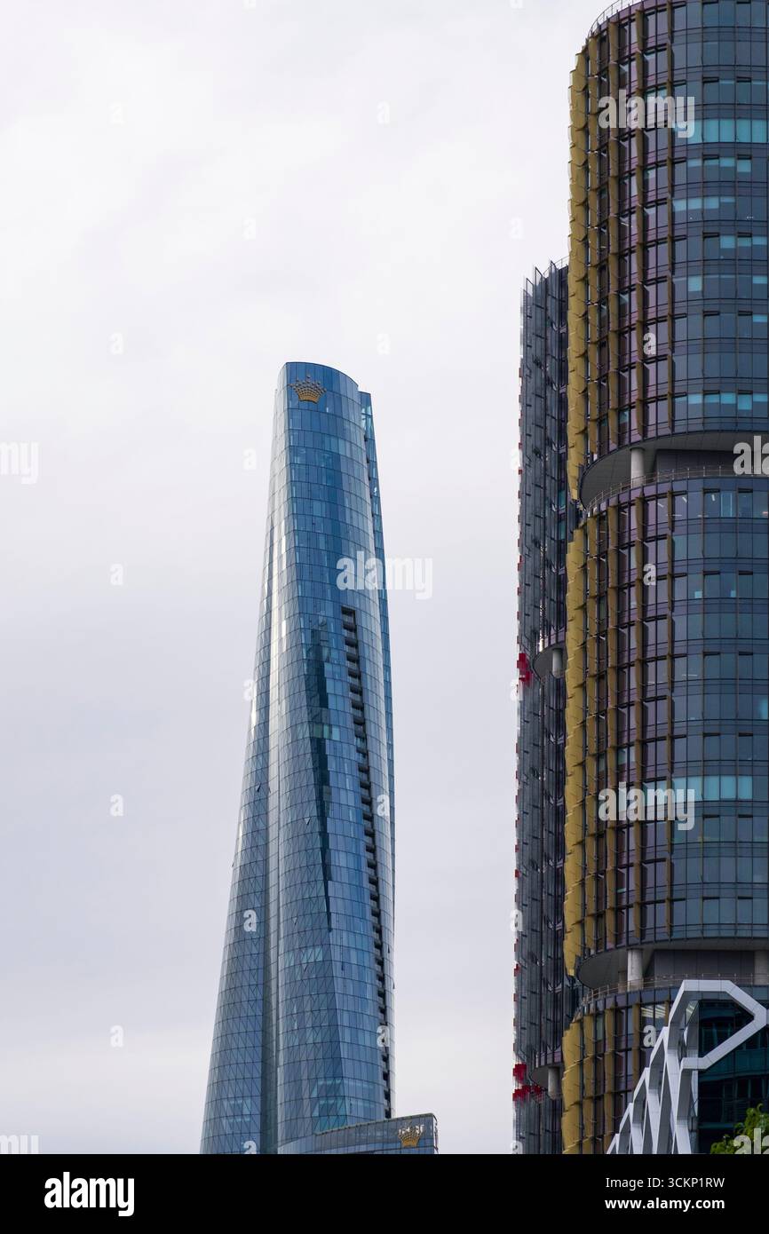 Die Crown Towers Sydney Wolkenkratzer mit elegantem Design heben zeitgenössische architektonische Errungenschaften in einem urbanen Ambiente hervor und betonen den Fortschritt Stockfoto
