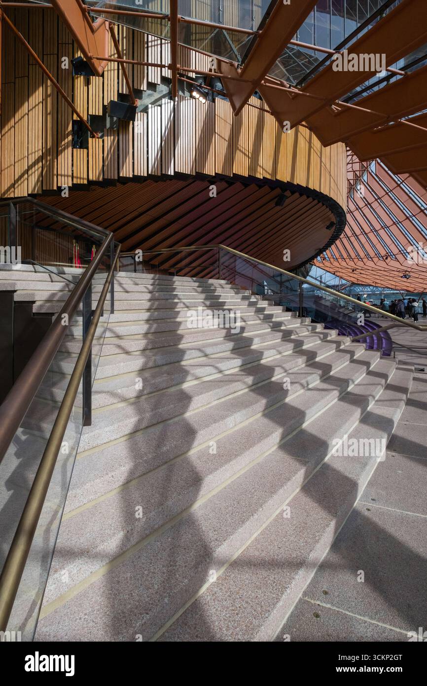 Moderne Architektur des Joan Sutherland Theatre Northern Foyer in der Sydney Opera Stockfoto