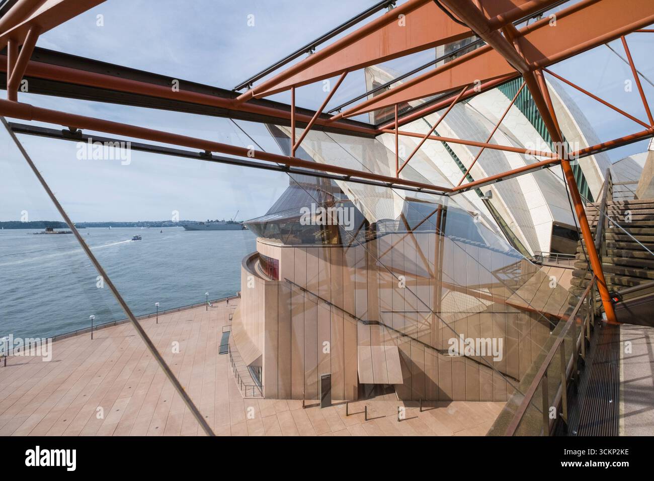 Ein Weitwinkelfoto des Joan Sutherland Theatre Northern Foyer im Sydney Opera House. Stockfoto