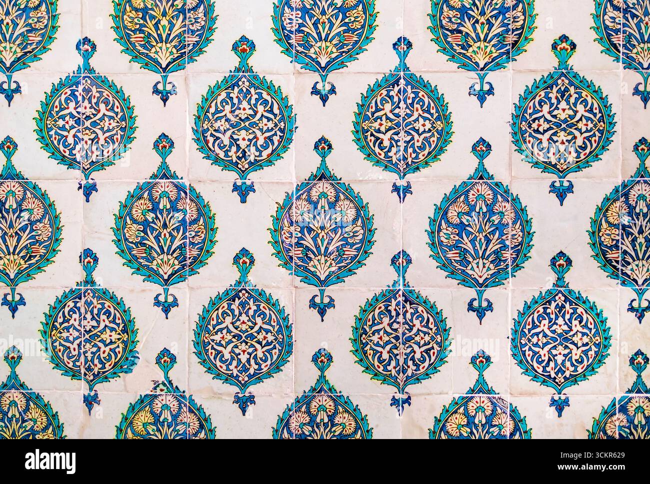 Traditionelle Fliesen mit Blumenmotiven schmücken die Zimmer des Topkapi Palace Harem, Istanbul, Türkei Stockfoto