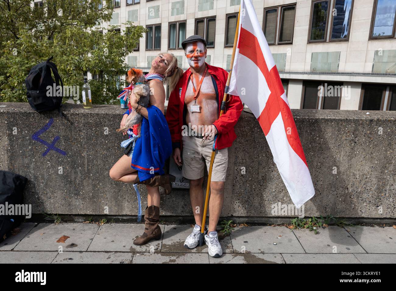 Tausende haben sich im Zentrum Londons zum marsch "Unite the Kingdom" versammelt, der vom rechtsextremen Aktivisten Tommy Robinson organisiert wurde. London, England, Großbritannien 13. September Credit: Jeff Gilbert/Alamy Live News Stockfoto