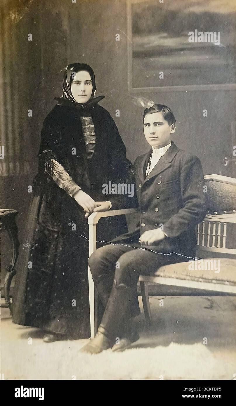 Subotica/Österreich-ungarisches Reich, Kosuth utcza 20, 2. februar 1918: Altes Foto eines jungen Coulpe, aufgenommen von dem professionellen Fotografen Timár Imre. Stockfoto