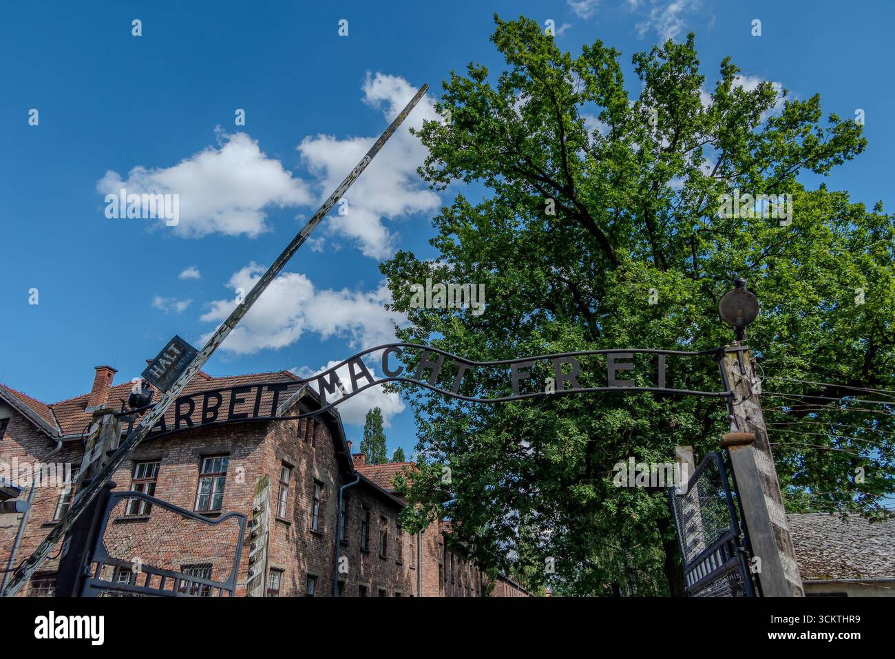 Auschwitz, Polen, 6. August 2025. Auschwitz Birkenau Konzentrations- und Vernichtungslager Eintritt mit Anmeldung, Arbeit macht Sie frei. Stockfoto