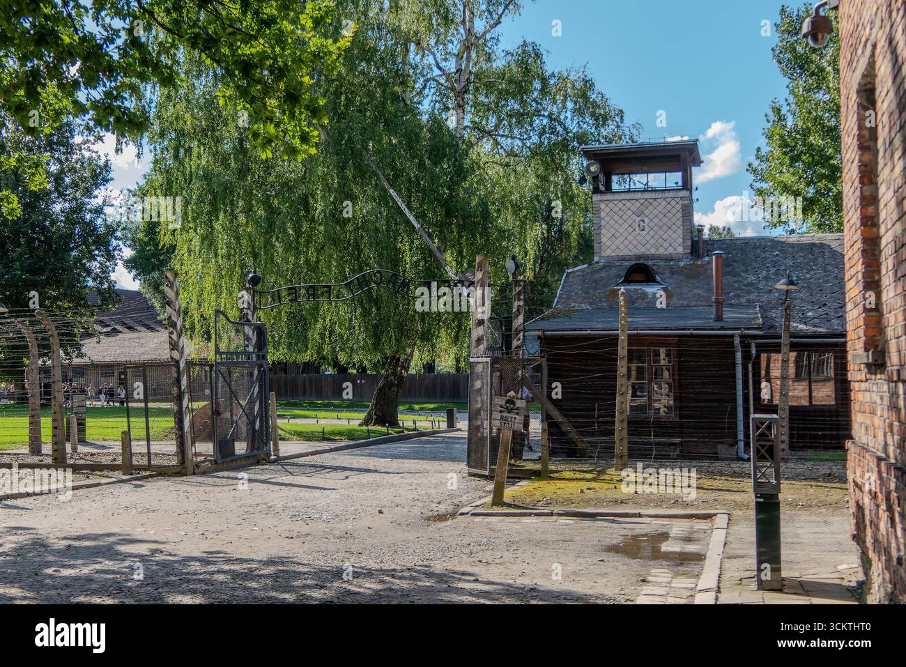Auschwitz, Polen, 6. August 2025. Auschwitz Birkenau Konzentrations- und Vernichtungslager Eintritt mit Anmeldung, Arbeit macht Sie frei. Stockfoto