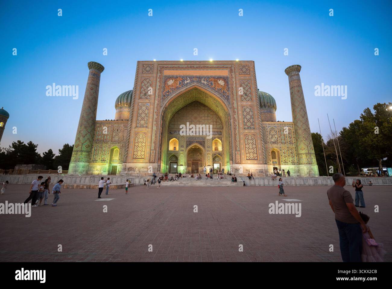 Die berühmte Sufi-Moschee von Samarkand, Usbekistan in der Sammlung, die als Registan bekannt ist. Stockfoto