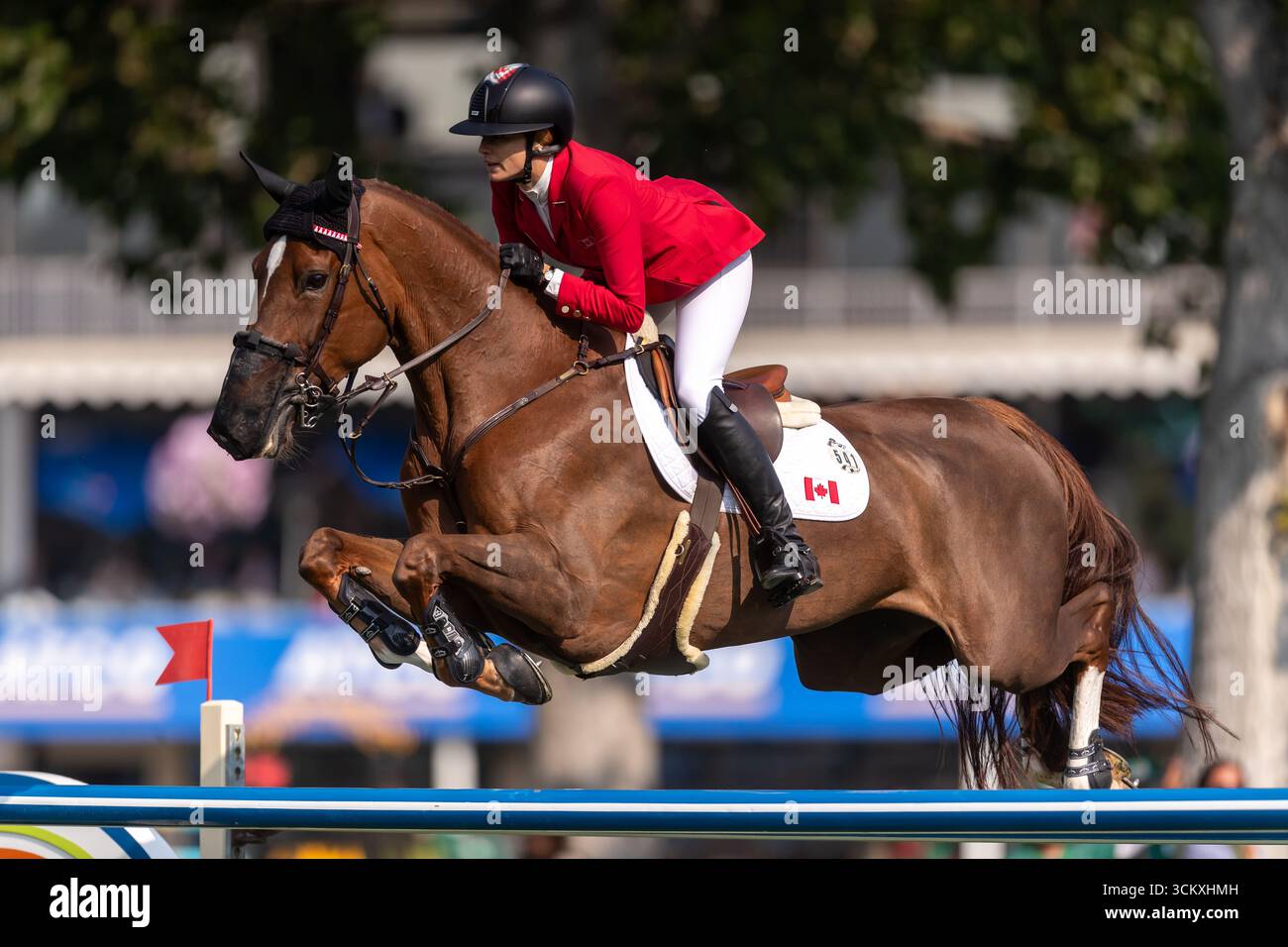 Tiffany Foster of Canada, Riding Electrique, tritt im September in der ersten Runde des BMO Nations Cups 2025 während der Spruce Meadows Masters an Stockfoto
