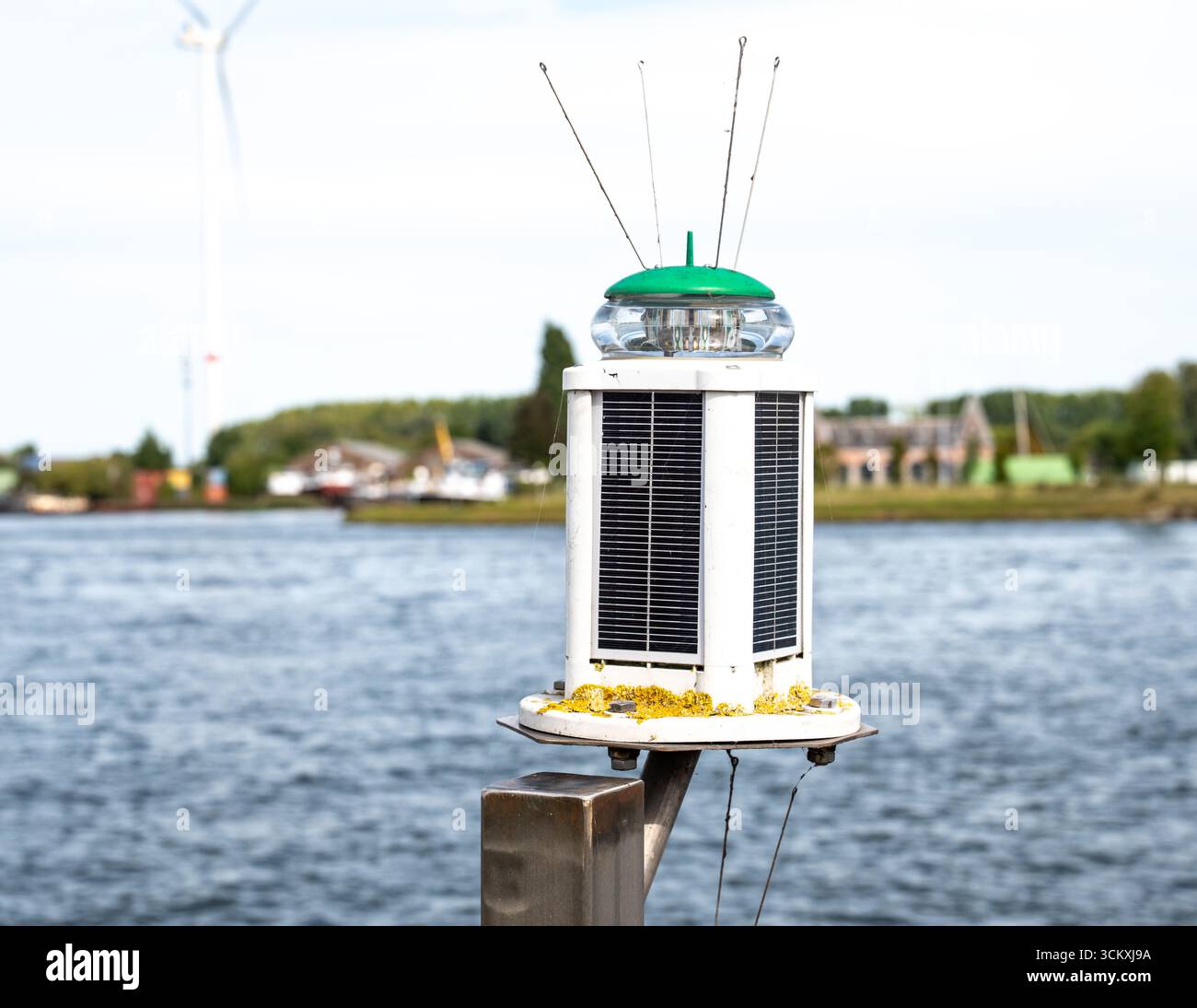 LED-Solar-Marine-Beacon für nautische Schiffe in Zelzate, Ostflandern, Belgien 6. SEP 2025 Stockfoto