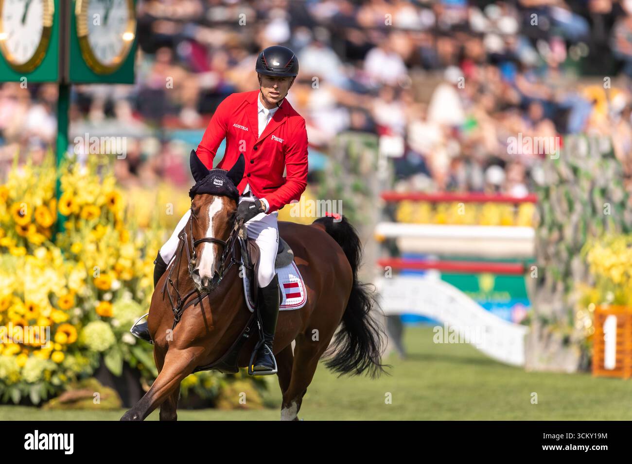 Max Kuhner aus Österreich, Riding Count on Me, tritt am 6. September in der ersten Runde des BMO Nations Cups 2025 während der Fichte Meadows 'Masters' an. Stockfoto
