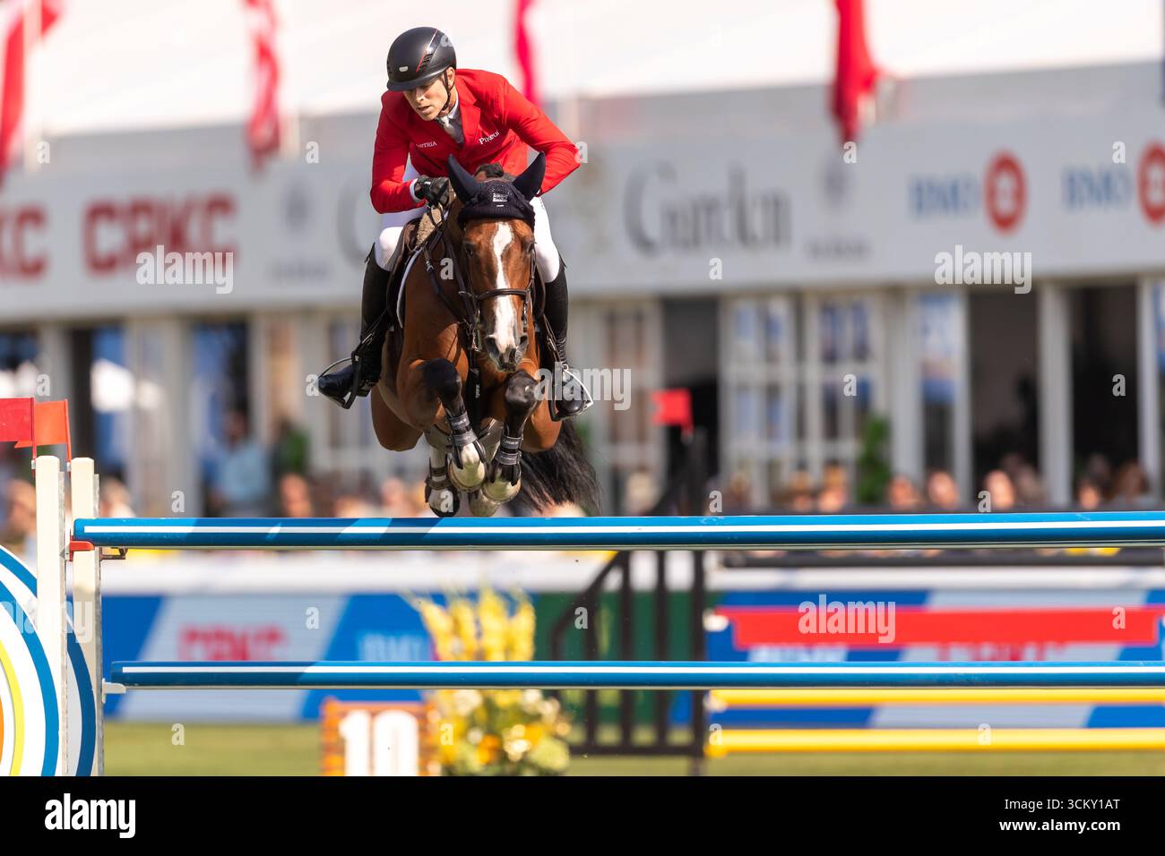 Max Kuhner aus Österreich, Riding Count on Me, tritt am 6. September in der ersten Runde des BMO Nations Cups 2025 während der Fichte Meadows 'Masters' an. Stockfoto