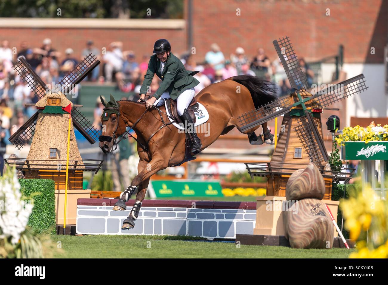Jordan Coyle aus Irland, Reiten Chaccolino, tritt am 6. September in der ersten Runde des BMO Nations Cups 2025 während der Spruce Meadows „Masters“ an Stockfoto