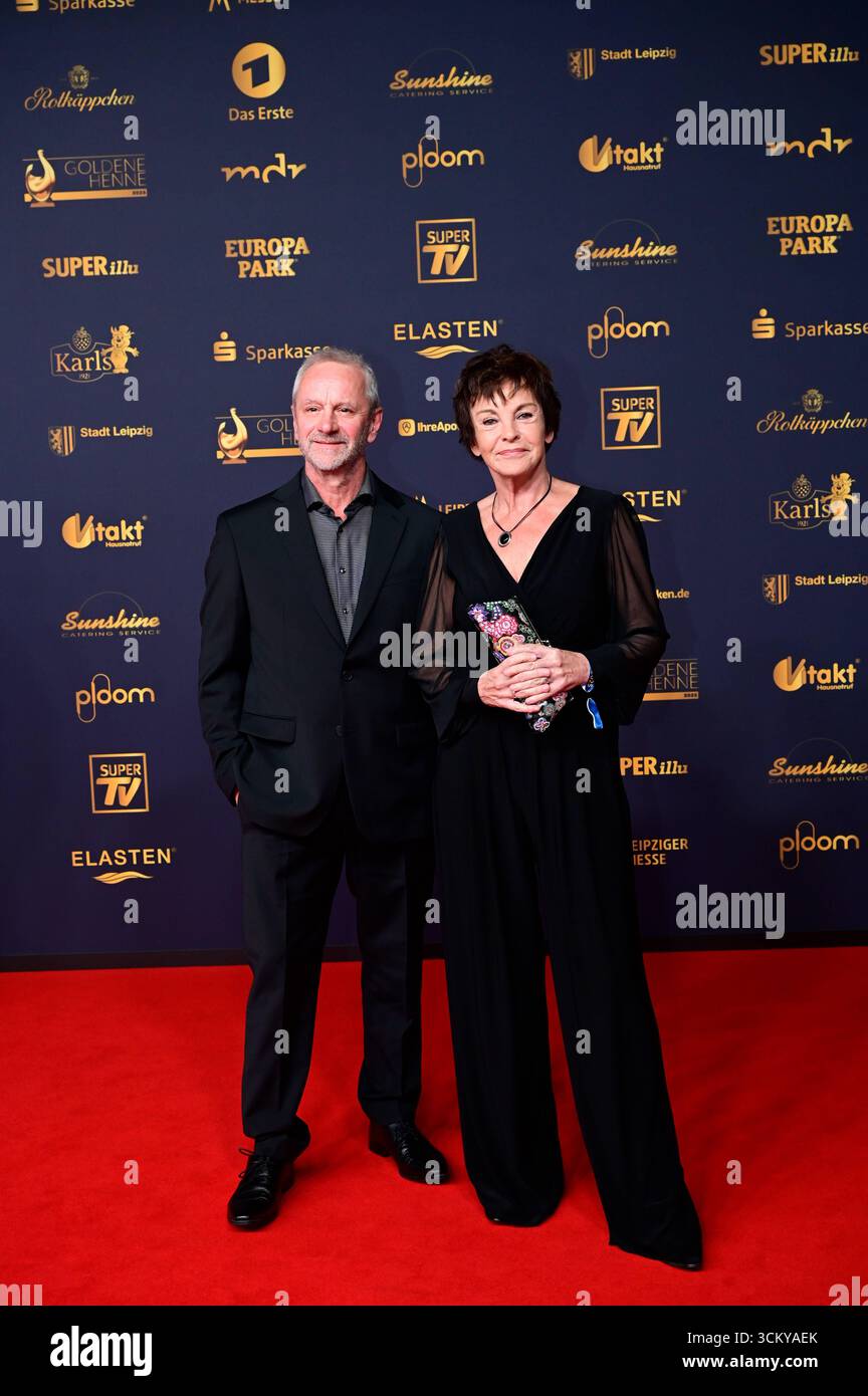 Katrin Sass mit Begleitung bei der 31. Verleihung der Goldenen Henne 2025 in HALLE:eins in der Leipziger Messe. Leipzig, 12.09.2025 Sachsen ge *** Katrin Sass mit Begleitung bei der 31 Preisverleihung Goldenes Hen 2025 in HALLE eins auf der Leipziger Messe Leipzig, 12 09 2025 Sachsen ge Copyright: XMatthiasxWehnertx Stockfoto