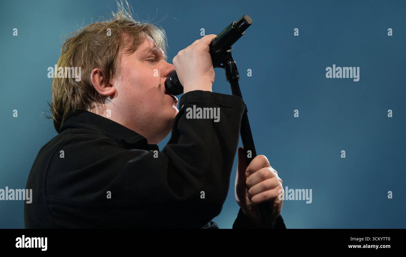 Glasgow, Großbritannien. September 2025. Lewis Capaldi hat live auf der Bühne im OVO Hydro gesehen nach einer zweijährigen Pause kehrt Lewis Capaldi in die Musikszene zurück und spielt im OVO Hydro in Glasgow. Credit: SOPA Images Limited/Alamy Live News Stockfoto